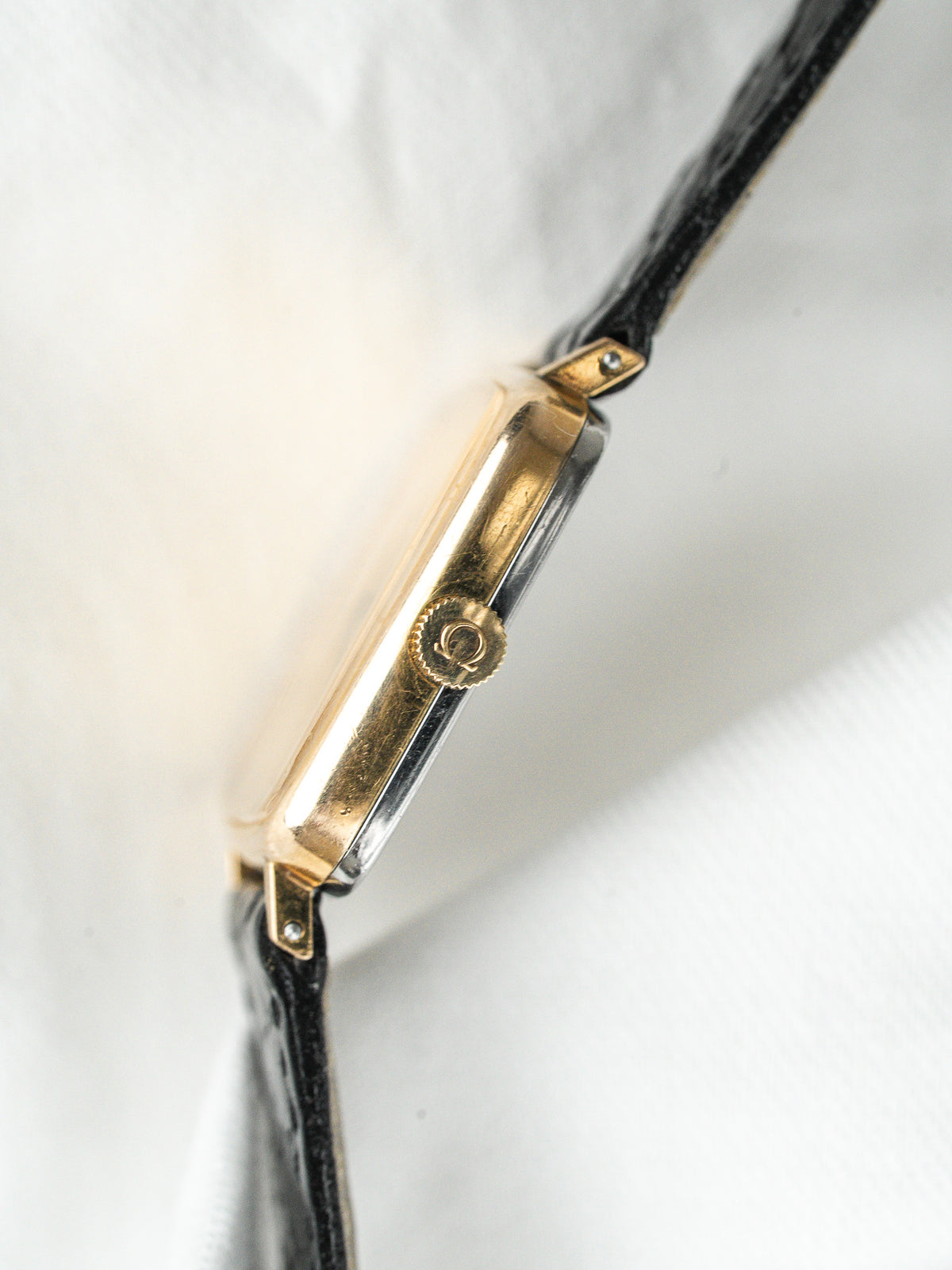 Couronne plaquée or cannelée - Montre Omega De Ville 511.415 Vintage - Atelier Victor