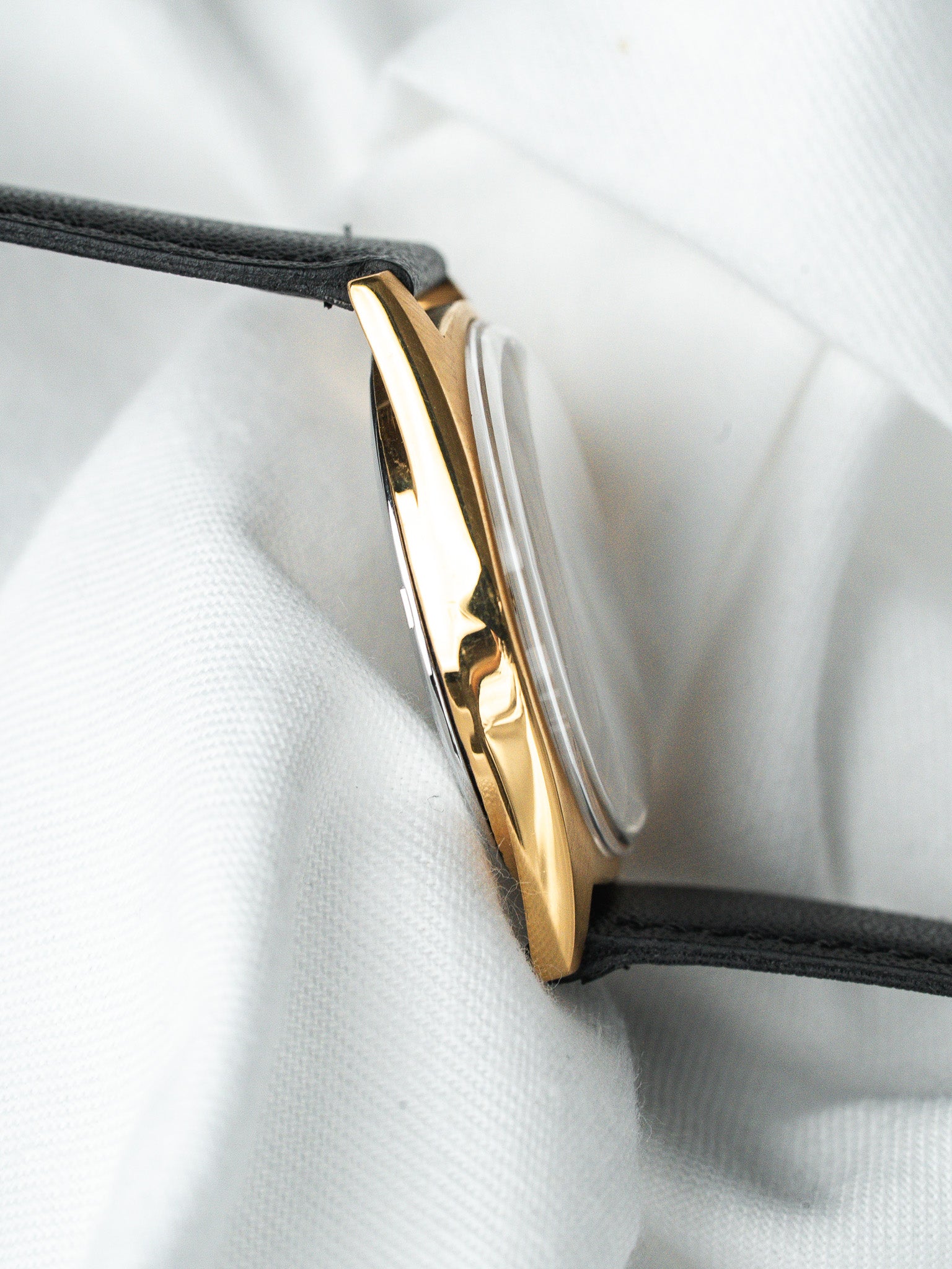 Omega Watch Genève 136.041 Gold-Plated — Silver Dial (1970) 