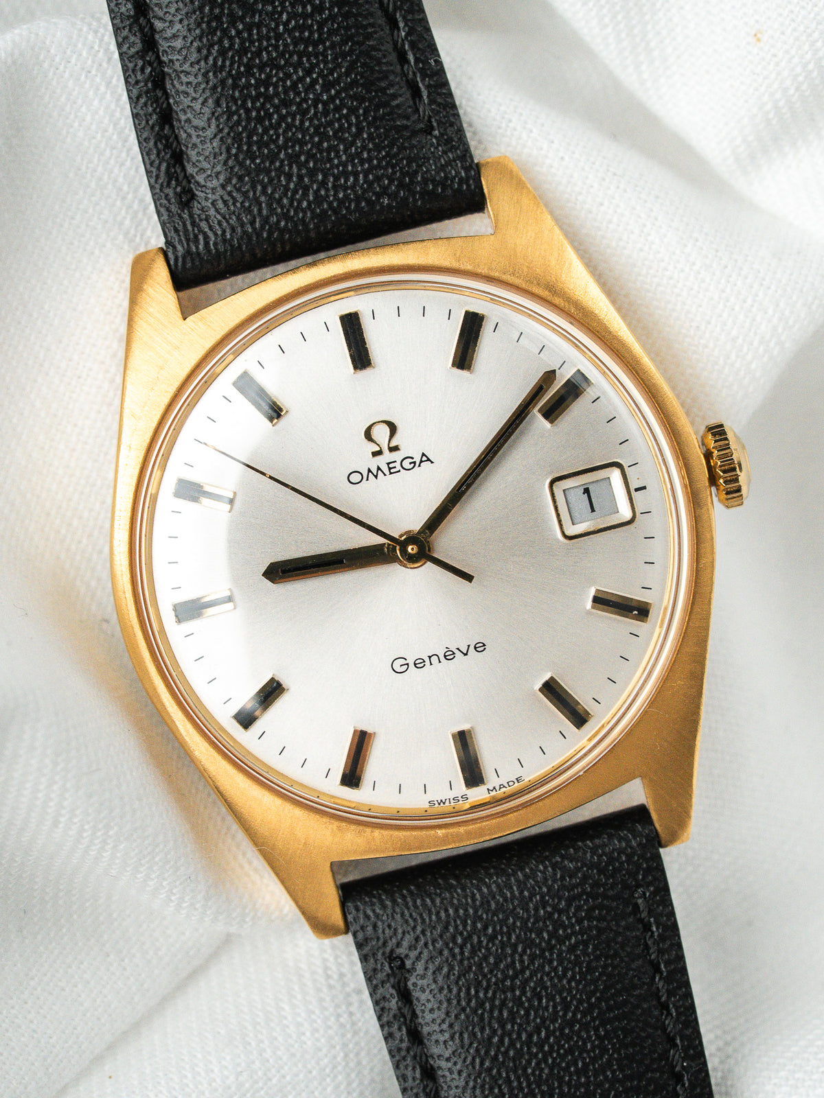 Omega Watch Genève 136.041 Gold-Plated — Silver Dial (1970) 