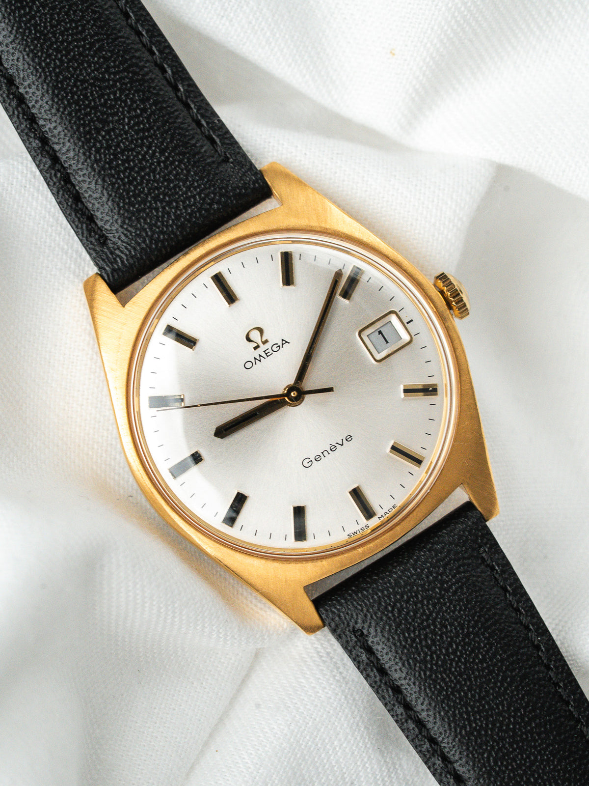 Omega Watch Genève 136.041 Gold-Plated — Silver Dial (1970) 