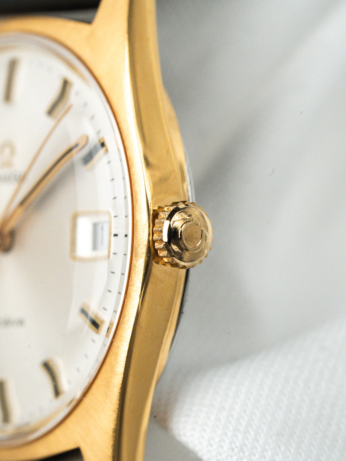 Omega Watch Genève 136.041 Gold-Plated — Silver Dial (1970) 