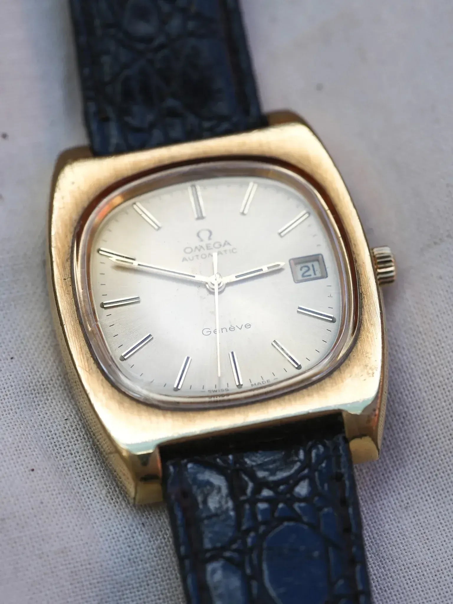 Montre Omega Genève 166.0190 Vintage - Tonneau 36mm Plaqué Or (1974) - Atelier Victor