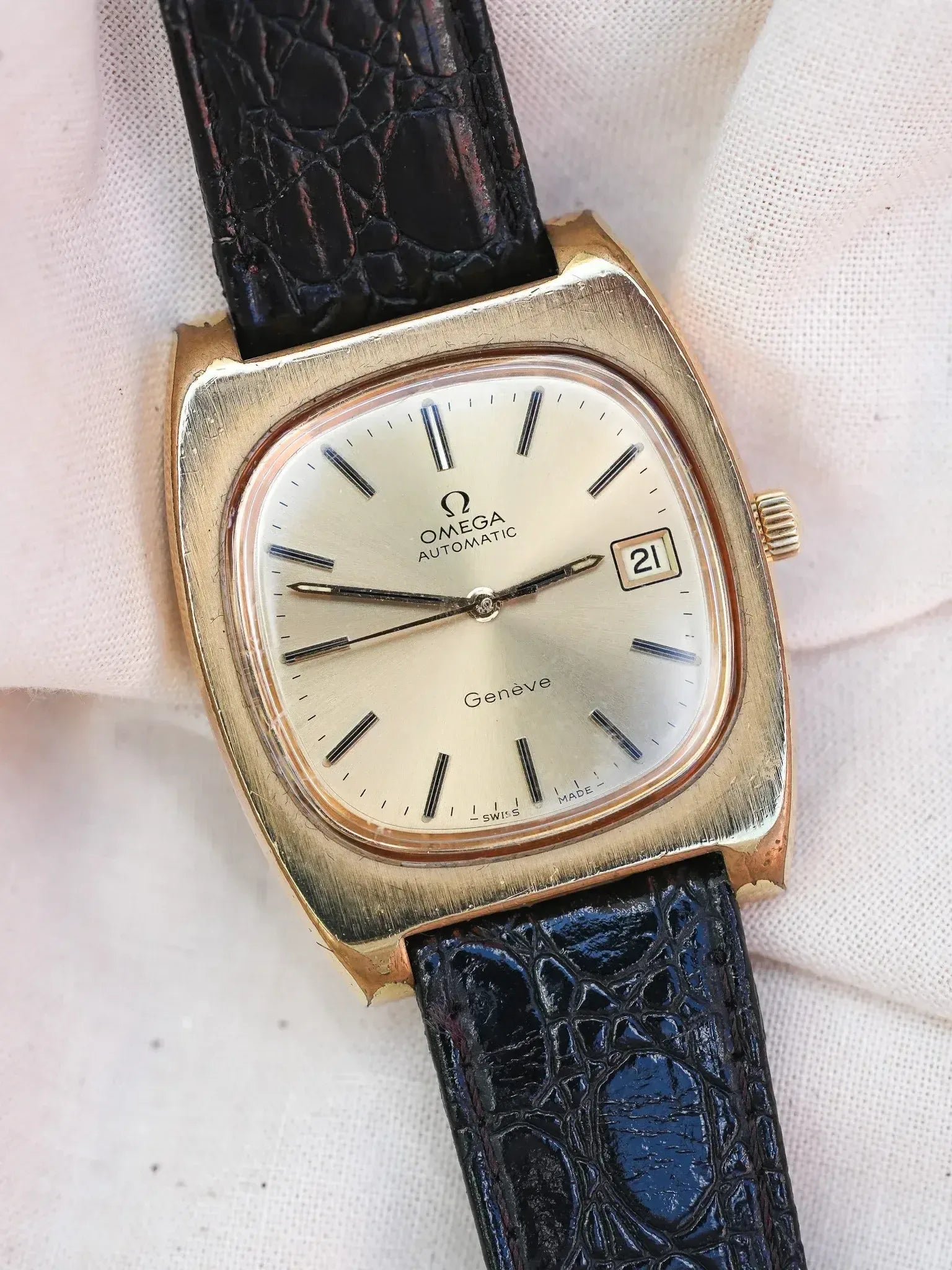 Montre Omega Genève 166.0190 Vintage - Tonneau 36mm Plaqué Or (1974) - Atelier Victor