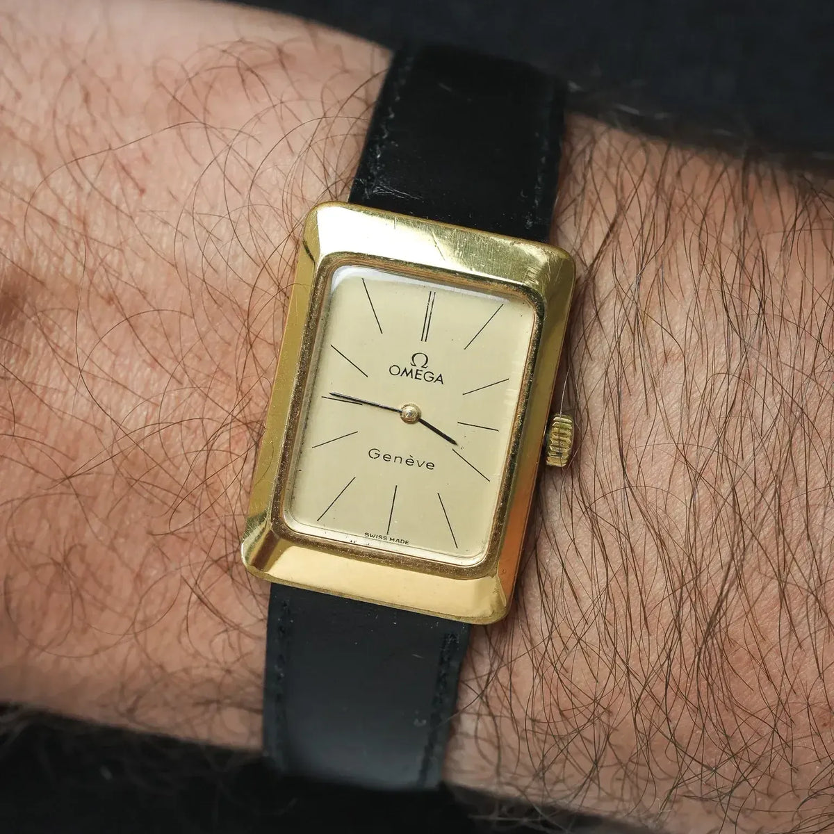 Montre Femme Vintage Genève - Cadran Argenté, Bracelet Cuir Marron, Pile Neuve