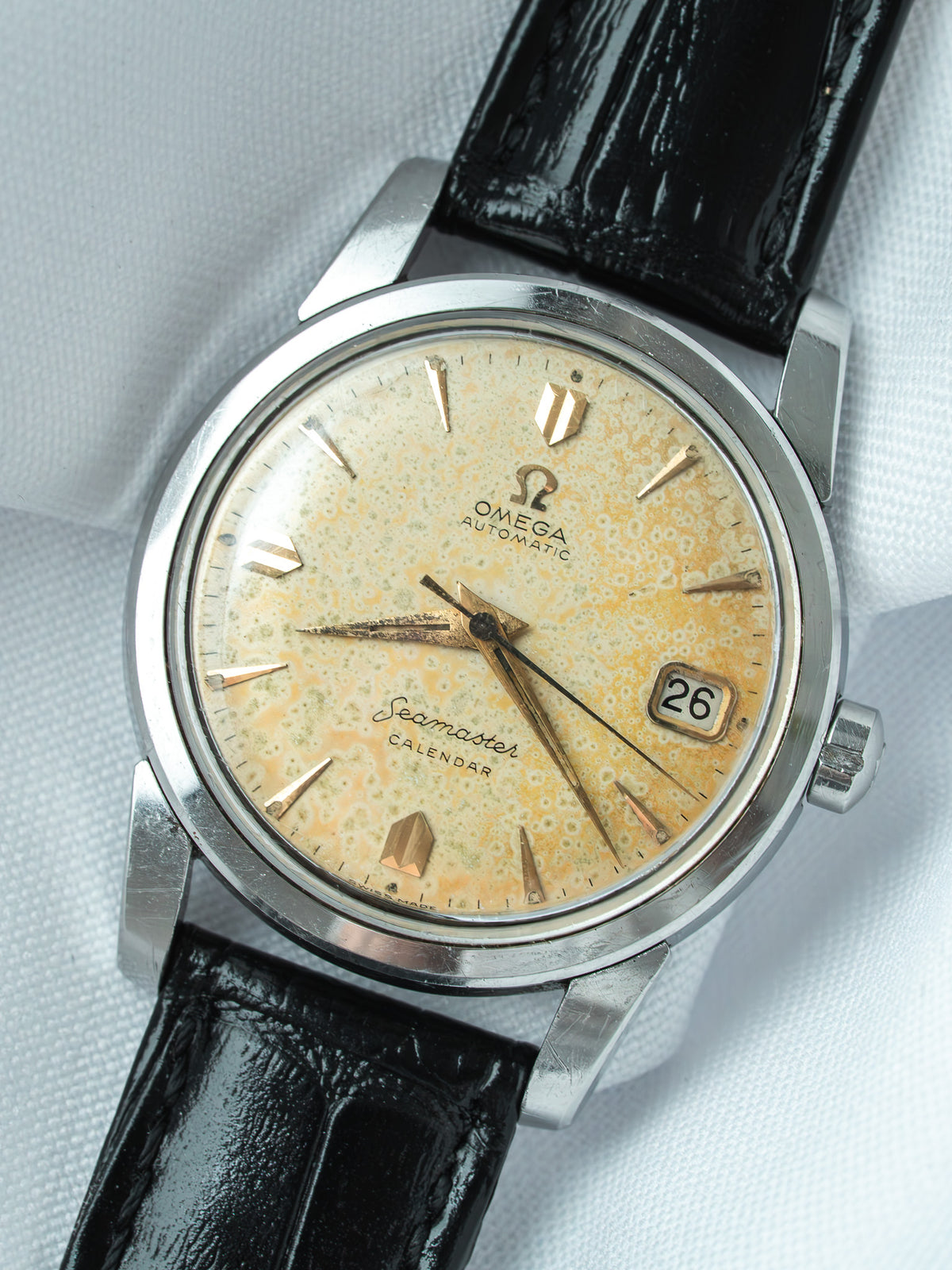 Omega Seamaster vintage automatic watch with cream dial, black leather strap, date window at 3