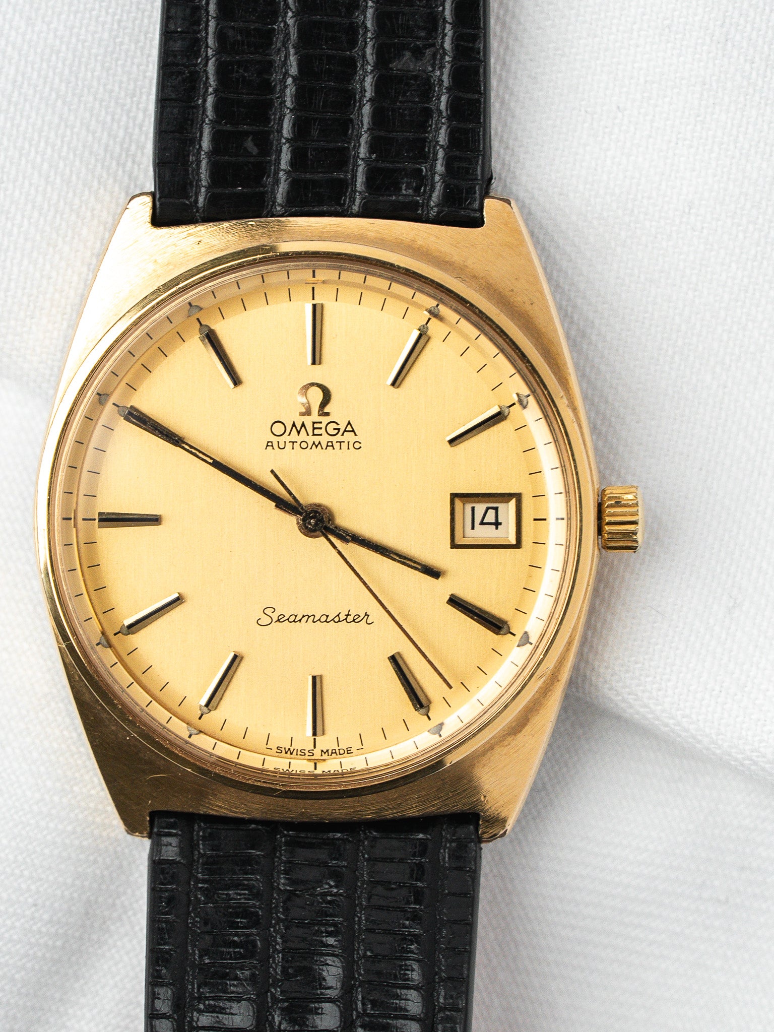 Часы Omega Seamaster Tonneau 166.0204 — Золотистый циферблат (1976) 