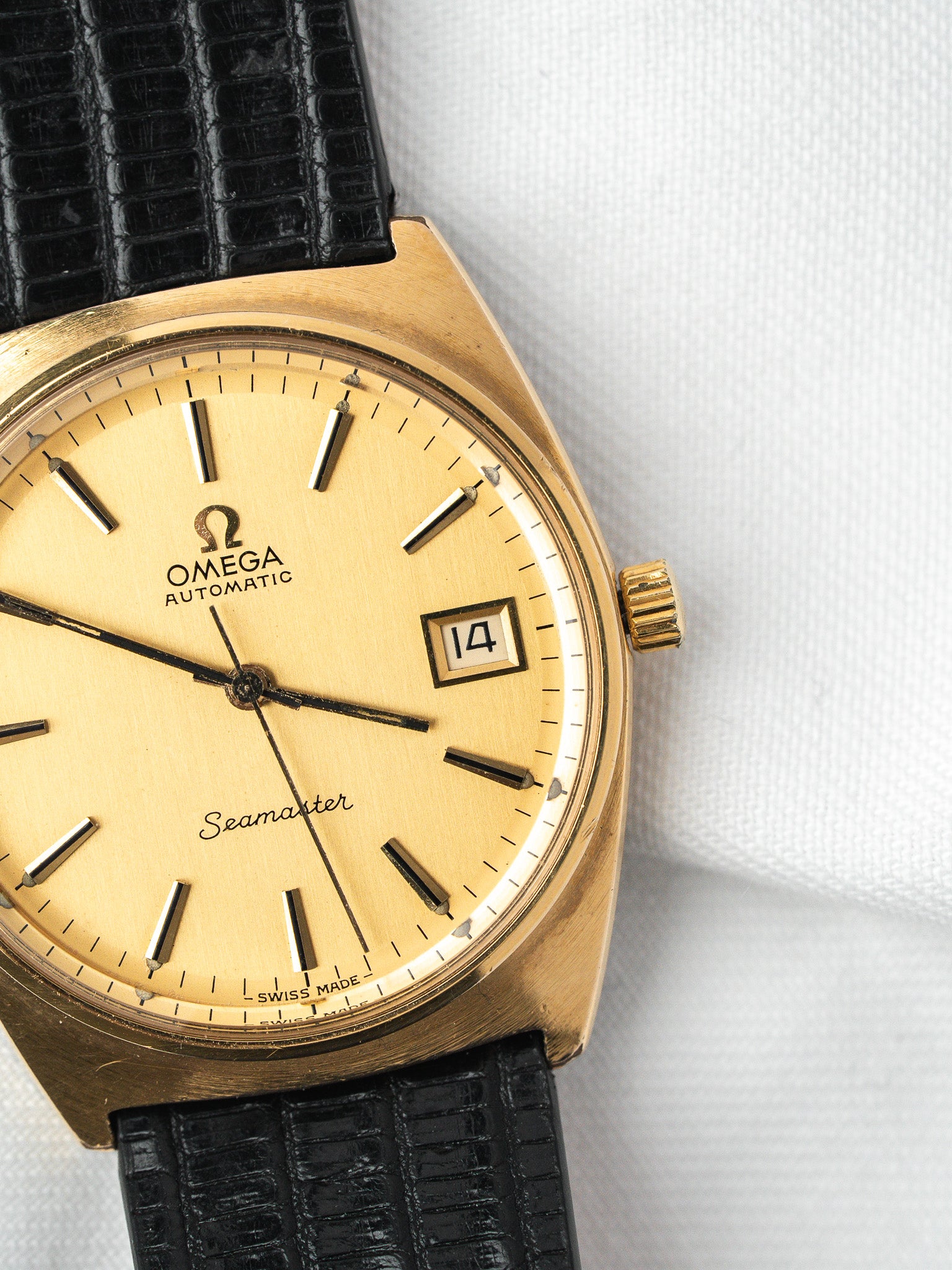 Часы Omega Seamaster Tonneau 166.0204 — Золотистый циферблат (1976) 
