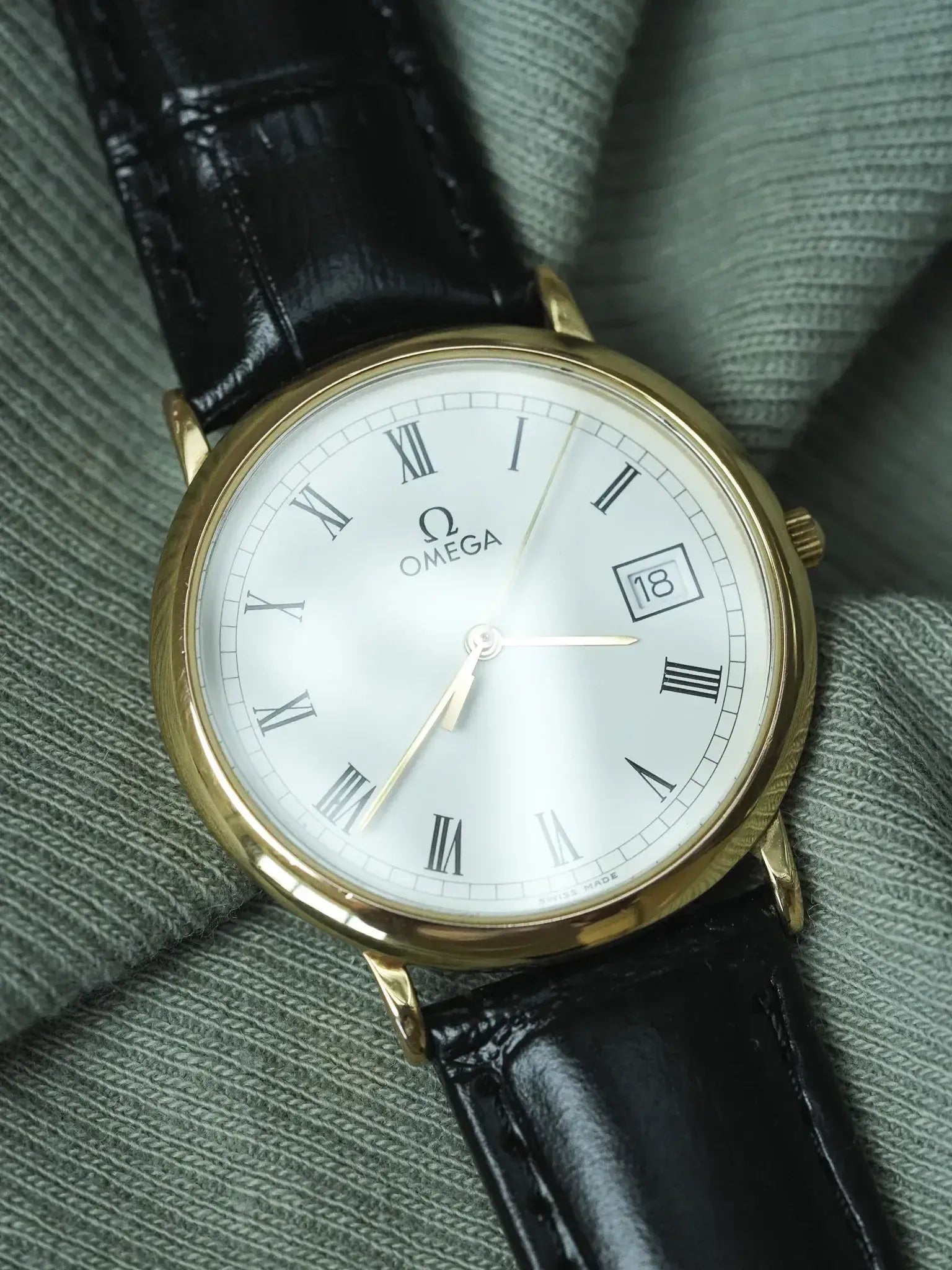 Montre Omega Vintage (1989) - Ronde Plaqué Or Date Cadran Blanc Romain - Atelier Victor