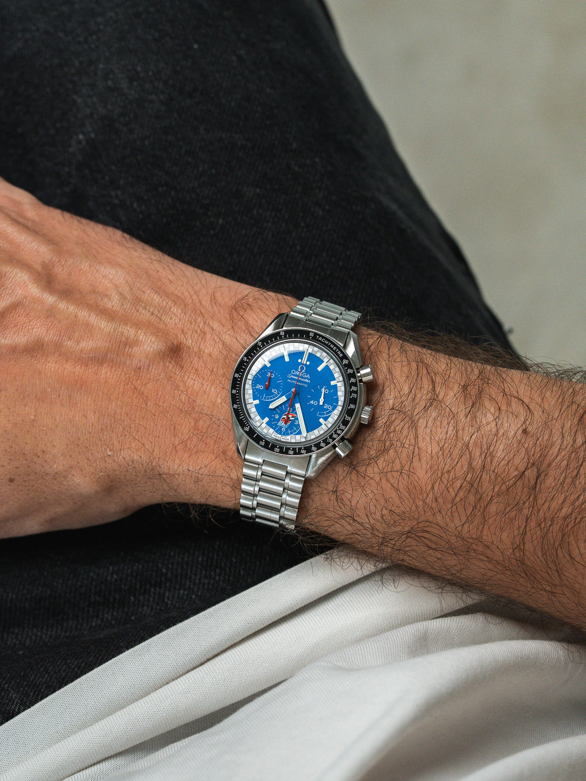 Portée au poignet, vue d'ensemble - Montre Omega Speedmaster Reduced 3510.80 - Atelier Victor