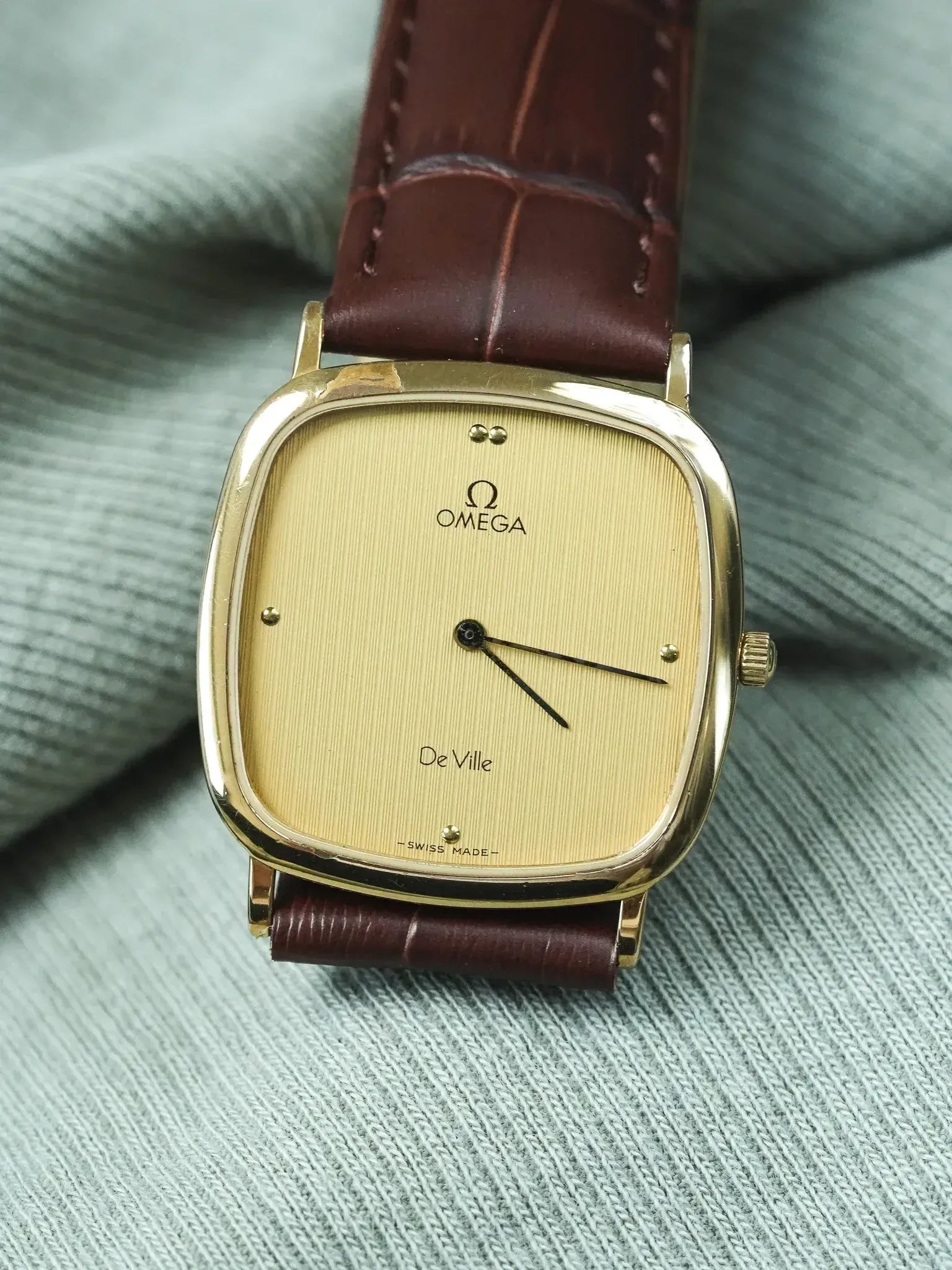Montre Omega Vintage - TV Plaqué Or Cadran Tapisserie (Années 1990) - Atelier Victor