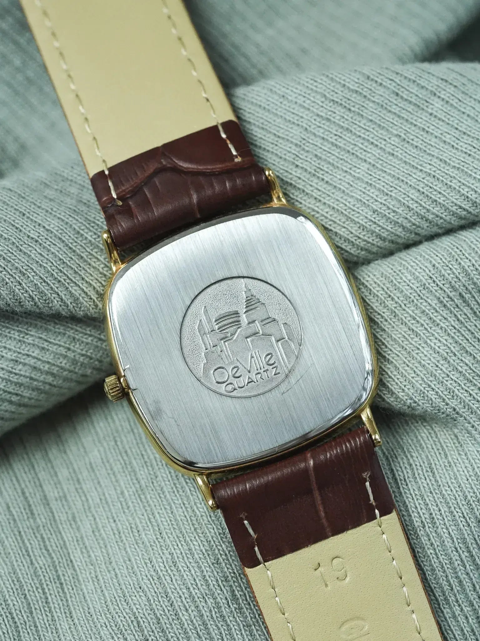 Montre Omega Vintage - TV Plaqué Or Cadran Tapisserie (Années 1990) - Atelier Victor