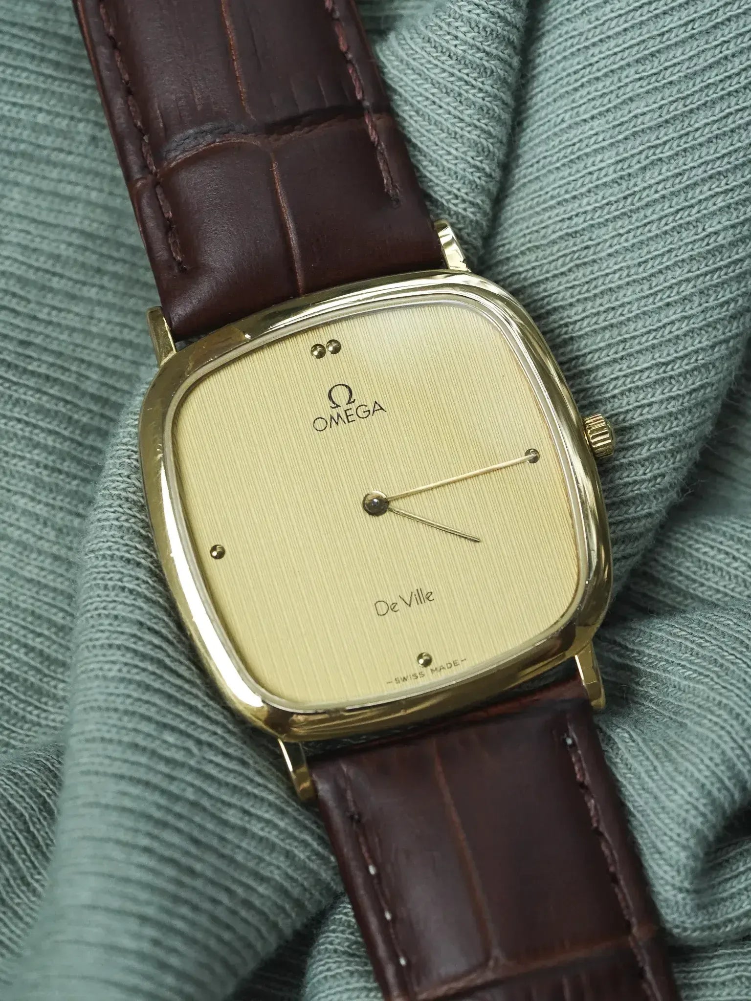 Montre Omega Vintage - TV Plaqué Or Cadran Tapisserie (Années 1990) - Atelier Victor