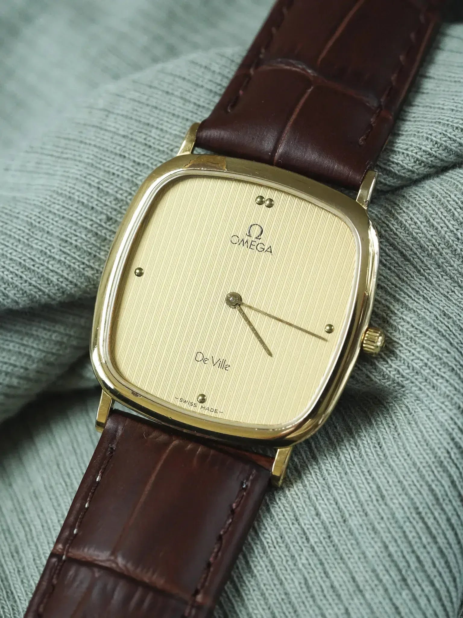 Montre Omega Vintage - TV Plaqué Or Cadran Tapisserie (Années 1990) - Atelier Victor