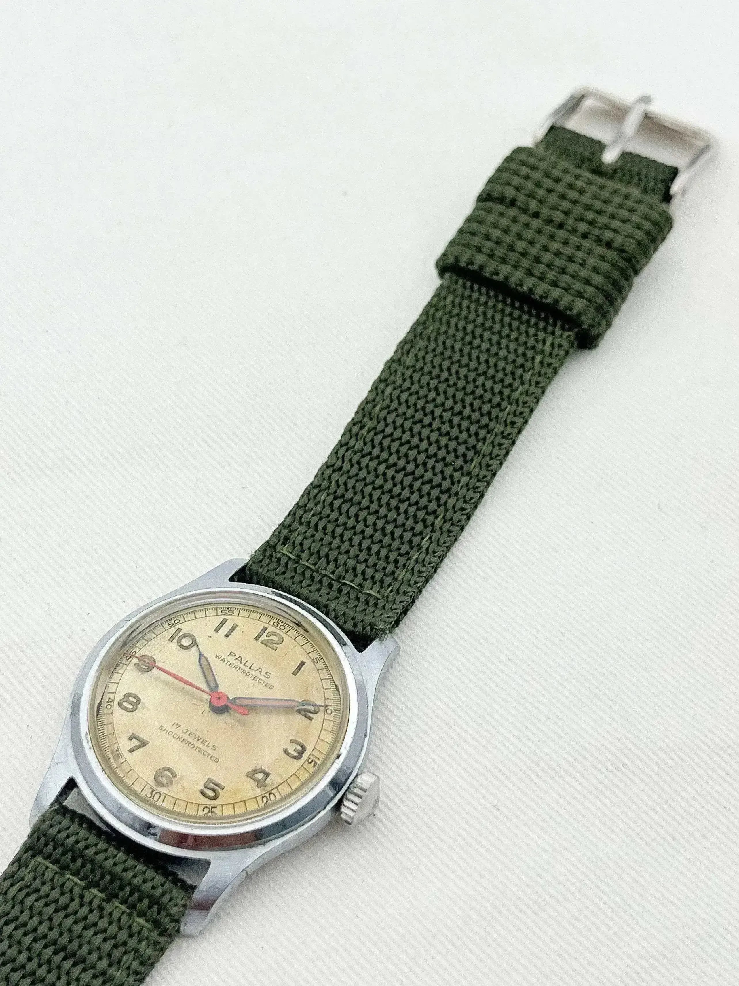 Montre Pallas Vintage - Militaire bracelet vert tissu - 1960s - Atelier Victor