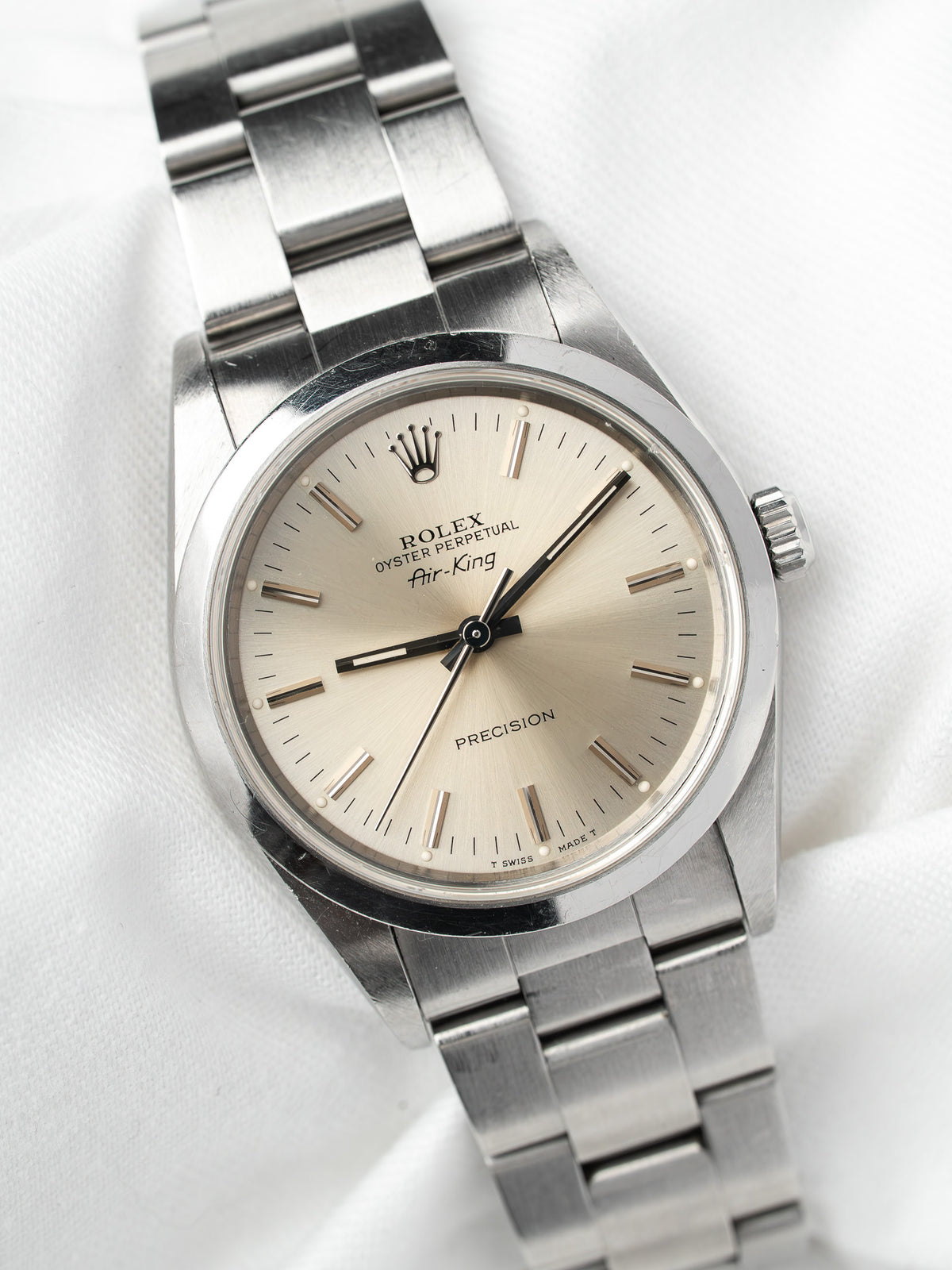 Montre Rolex Air-King vintage en acier, cadran champagne et bracelet Oyster sur fond blanc