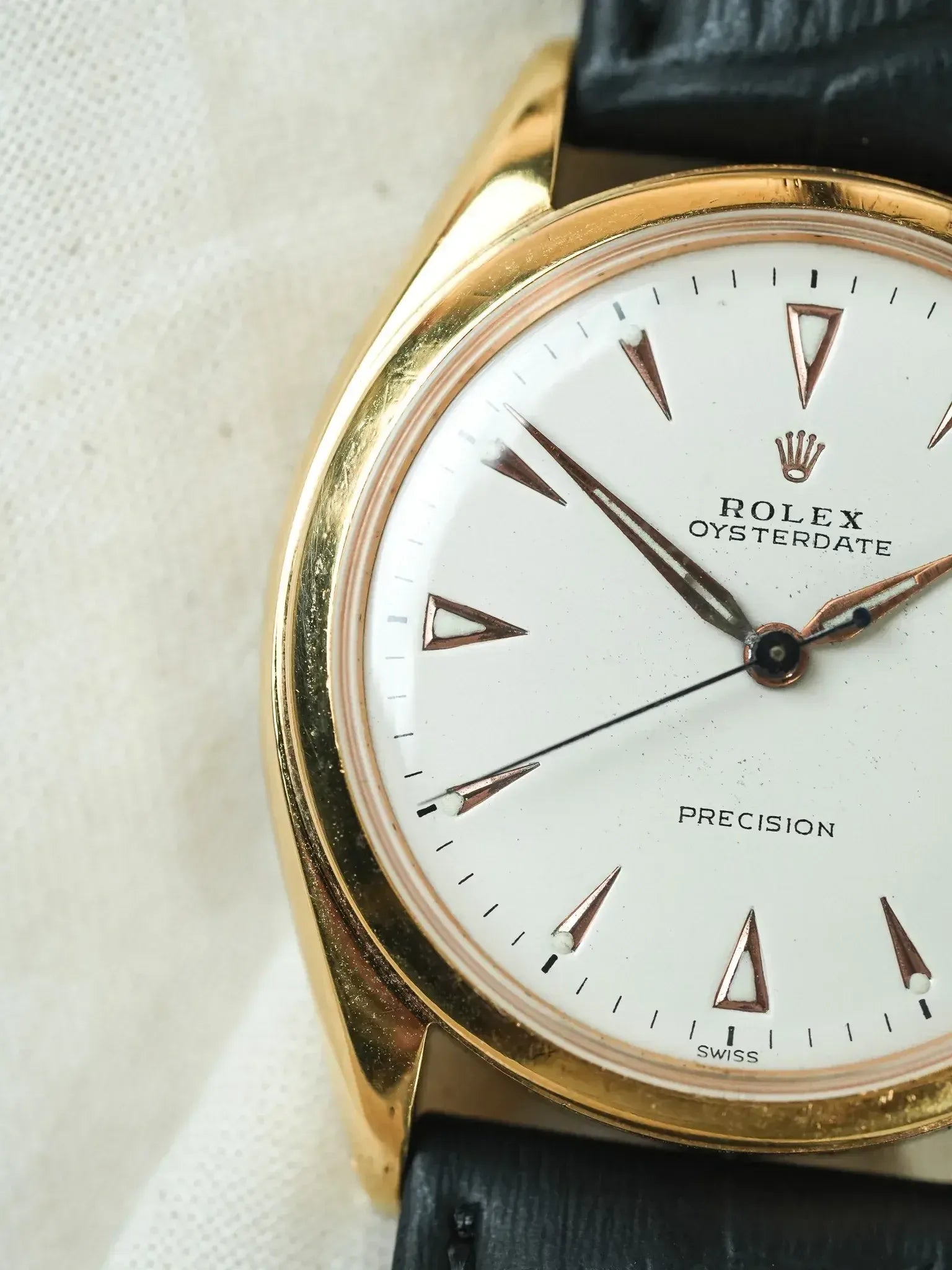 Montre Rolex Oysterdate Precision 6094 Vintage - 34mm Plaqué Or Crème (1952) - Atelier Victor