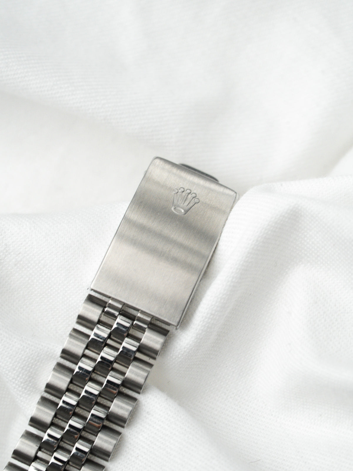 Buckle closed Rolex folding clasp - Vintage Rolex Datejust Watch 16234 - Atelier Victor