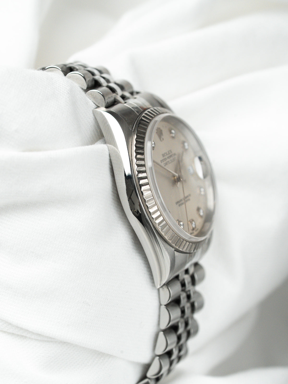 Profile view, screw-down crown side - Vintage Rolex Datejust Watch 16234 - Atelier Victor