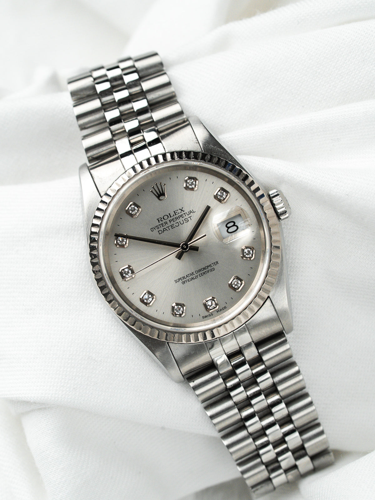 Three-quarter view - Vintage Rolex Datejust Watch 16234 - Atelier Victor