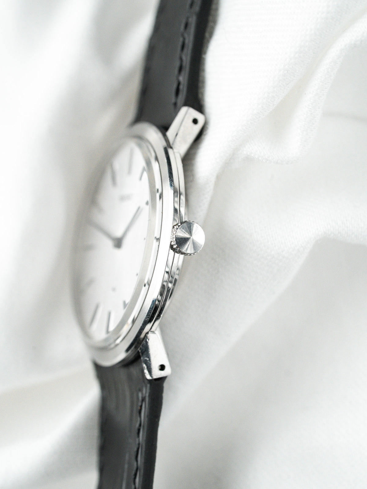 Bisel pulido y asas facetadas - Seiko 2220-0180 Vintage Watch - Atelier Victor