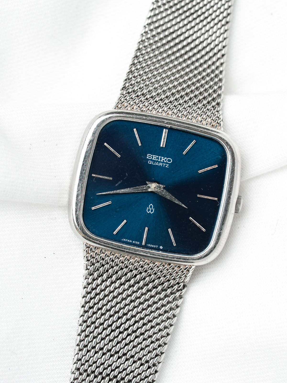 Seiko Quartz vintage watch with blue dial and mesh bracelet