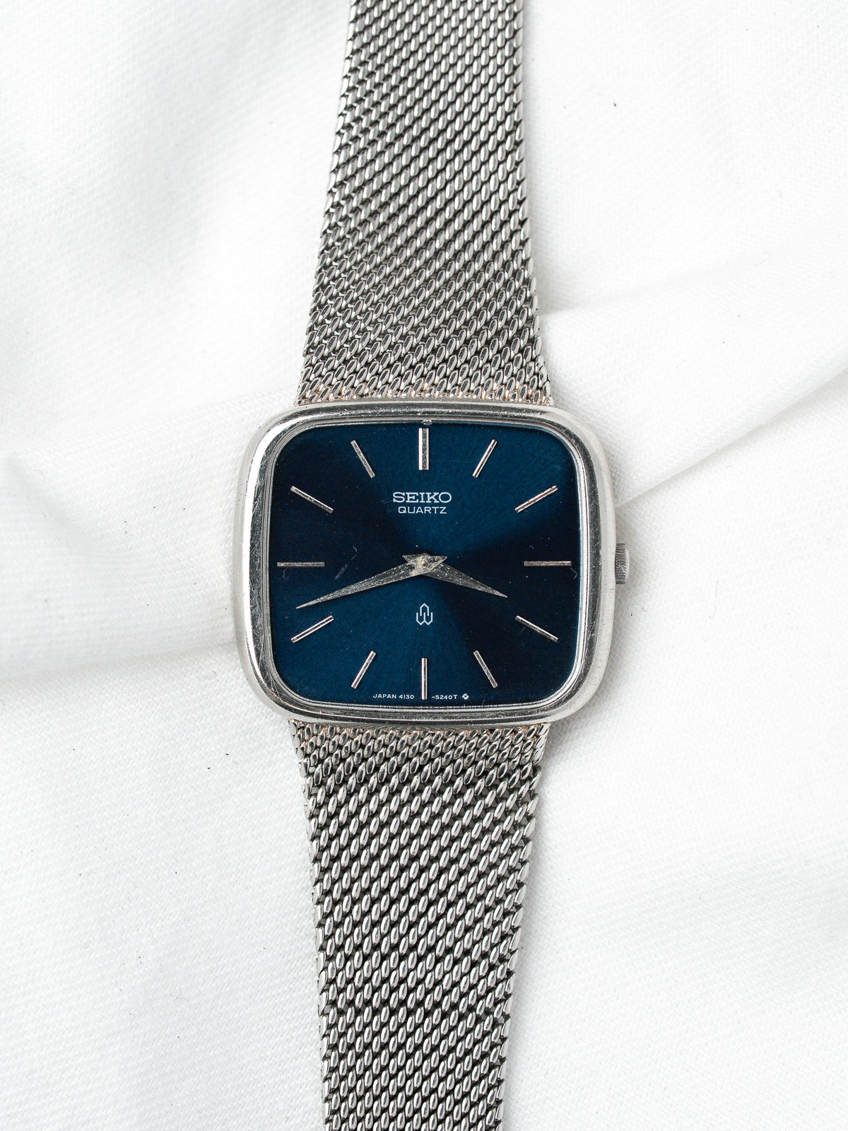 Seiko Quartz vintage watch with blue dial and mesh bracelet