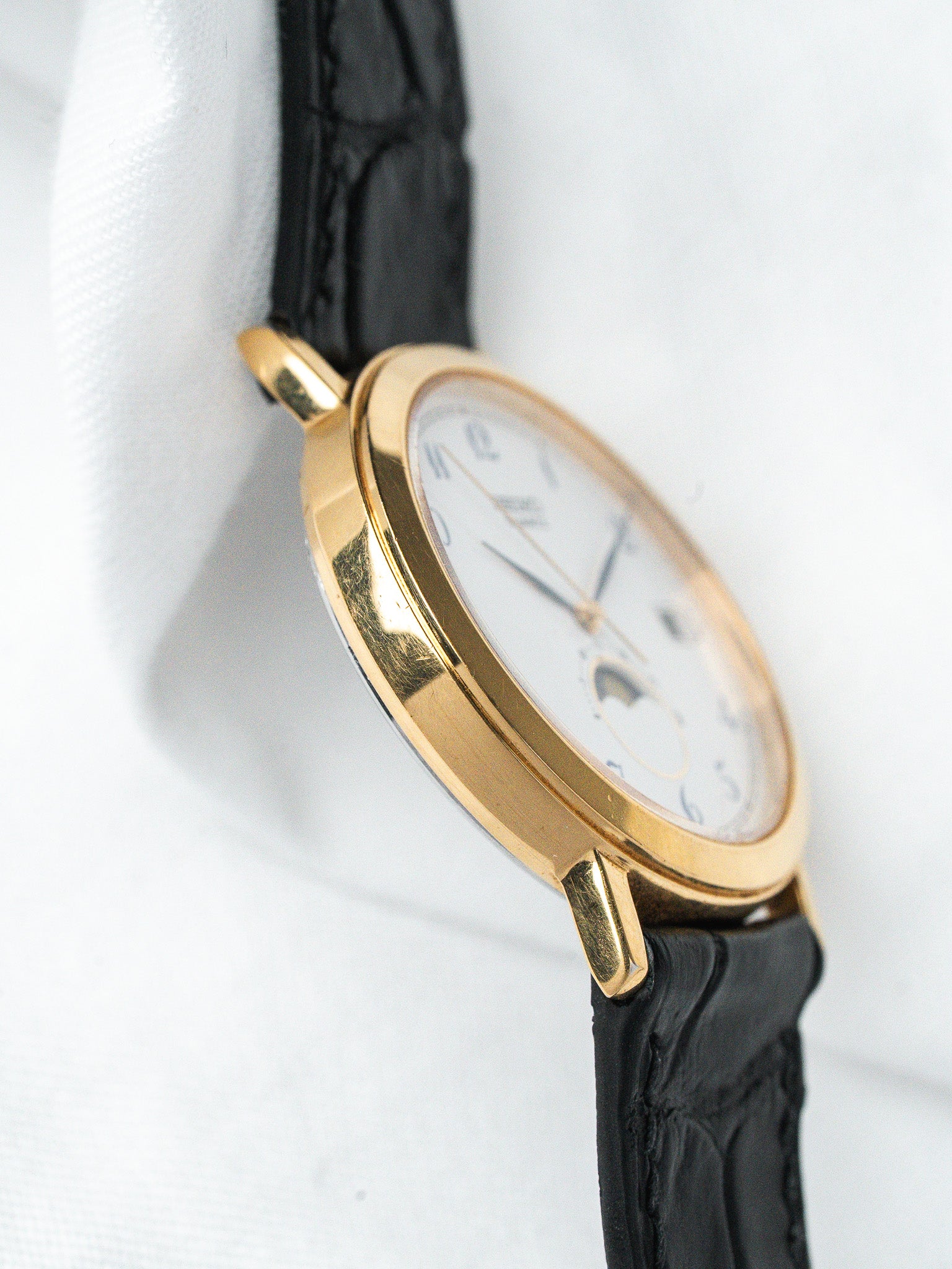 Vintage Watch Seiko - 6F22-8029 Gold-Plated — Moonphase White Dial (1990) 