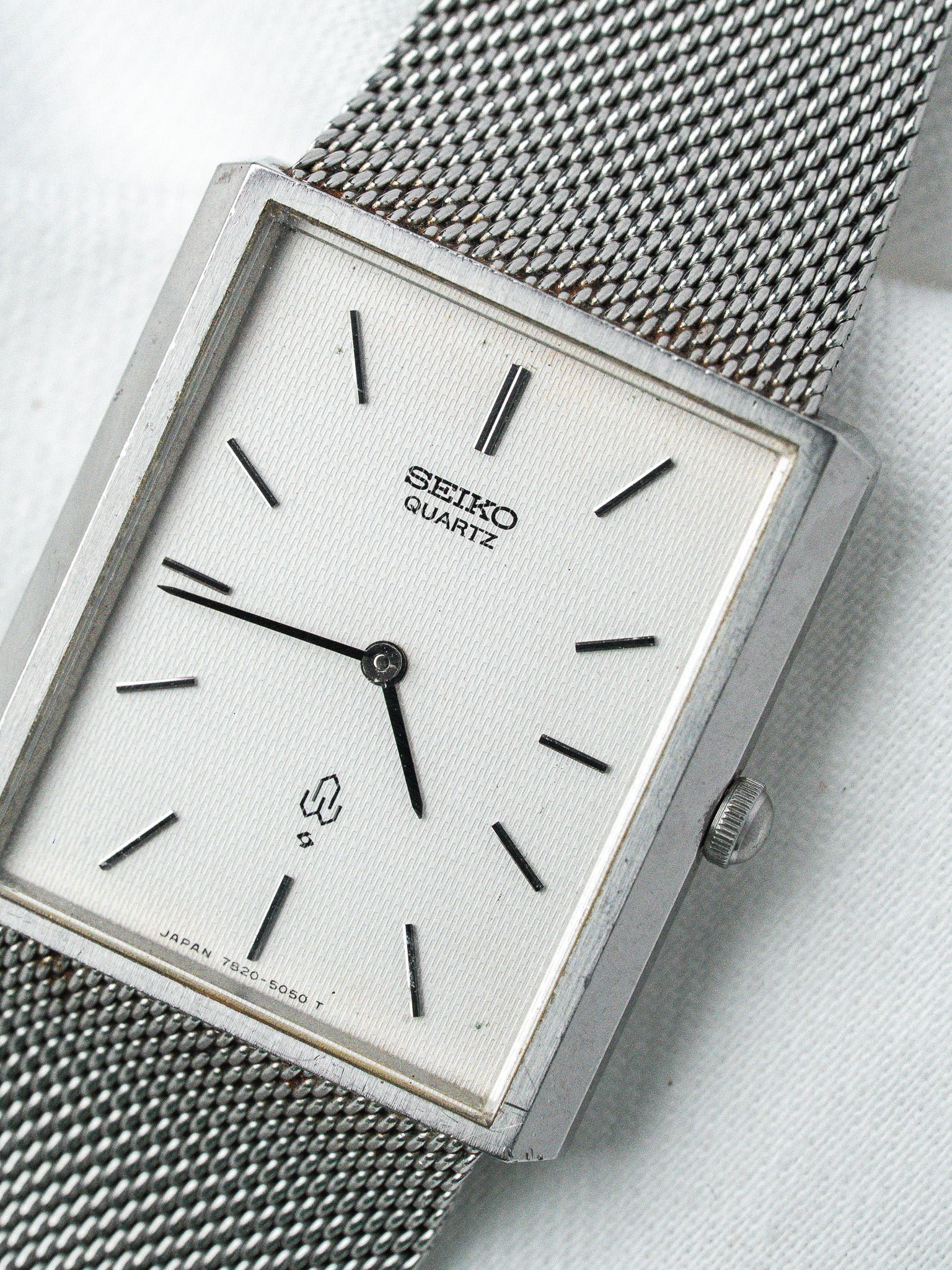 Seiko 7820-5040 不锈钢腕表— 长方形米兰链带（1980s） - Atelier Victor