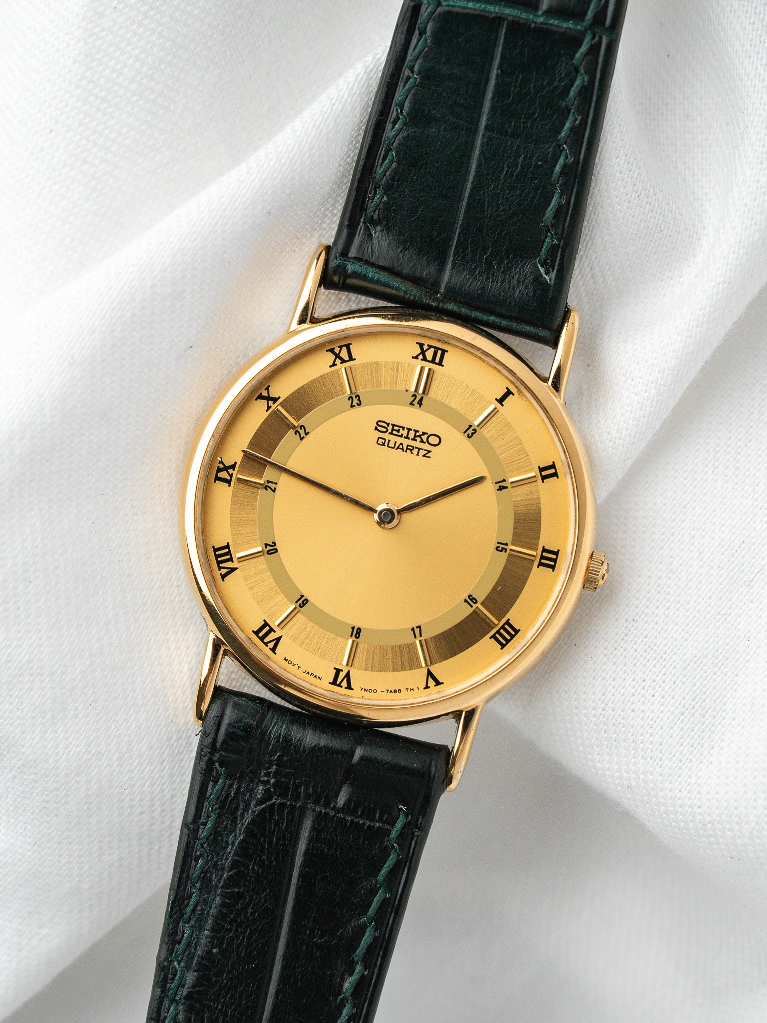 Seiko Watch 7N00-7A40 vergoldet — römische Ziffern 24-Stunden-Skala (2001) 