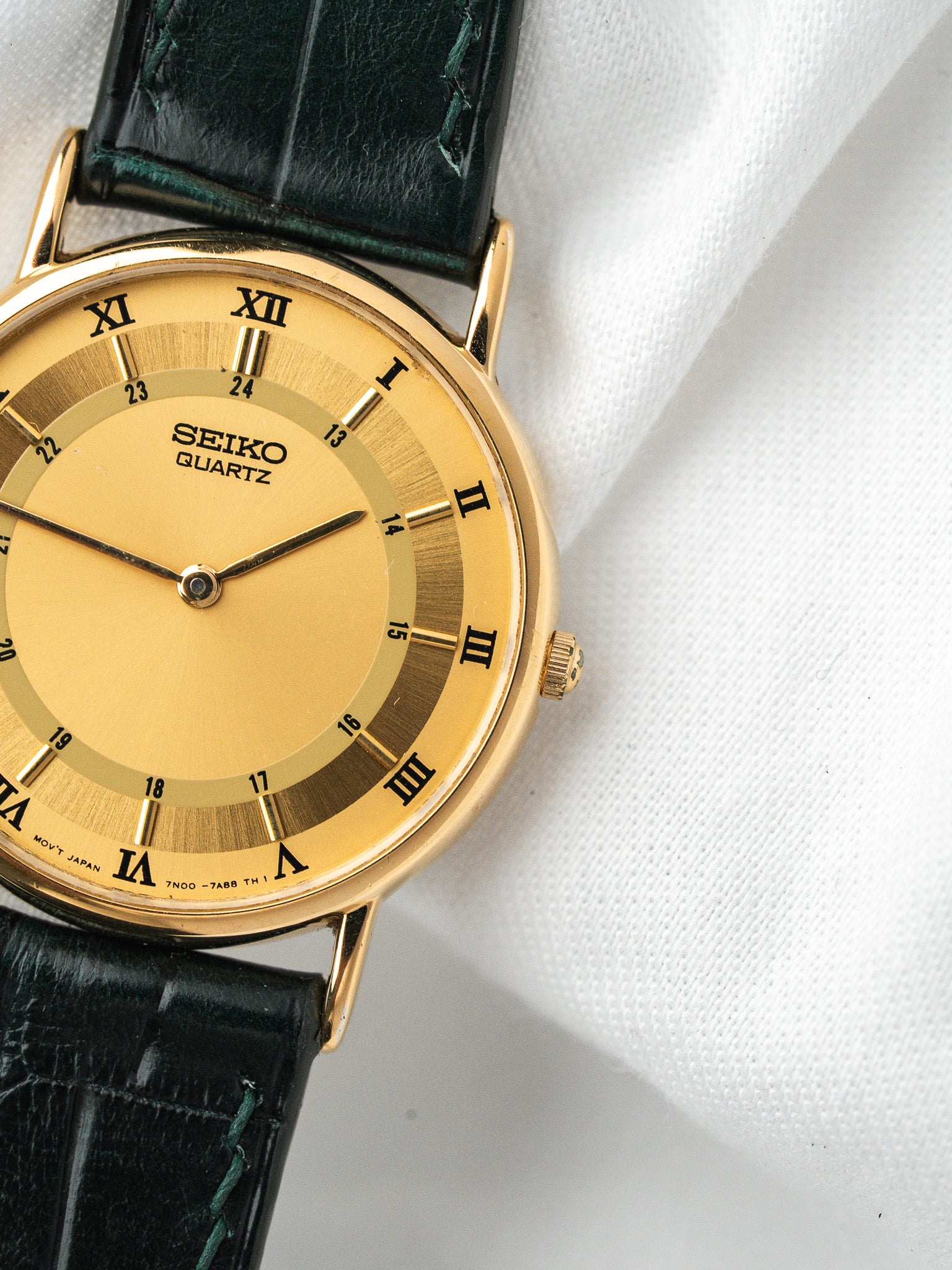 Seiko Watch 7N00-7A40 vergoldet — römische Ziffern 24-Stunden-Skala (2001) 
