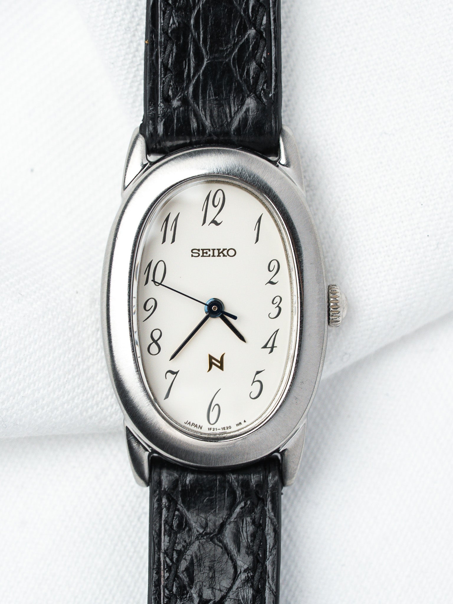 Винтажные часы Seiko Baignoire, сталь — белый циферблат, арабские цифры (2001) 