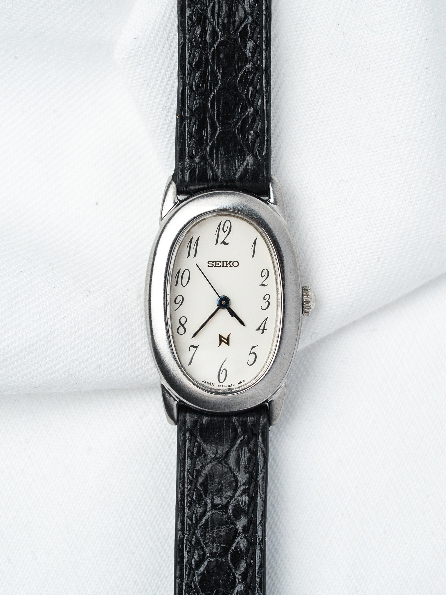 Винтажные часы Seiko Baignoire, сталь — белый циферблат, арабские цифры (2001) 