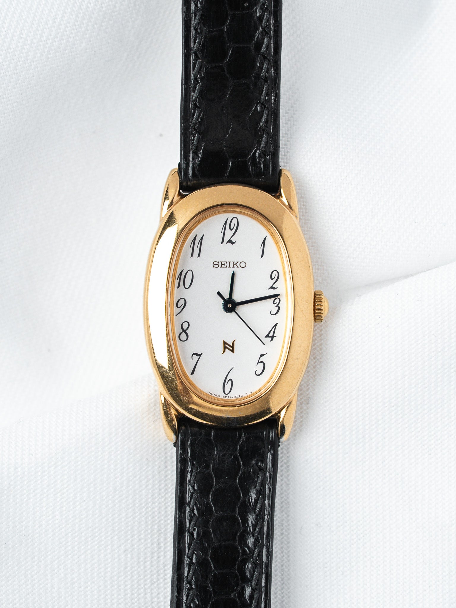 Montre Seiko Baignoire Plaqué Or — Aiguilles Bleues Cadran Blanc (2008)