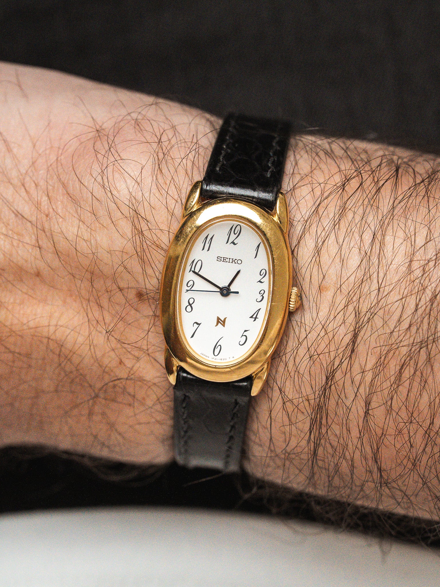 Orologio Seiko Baignoire Placcato Oro — Quadrante Bianco Numeri Arabi (2004) 