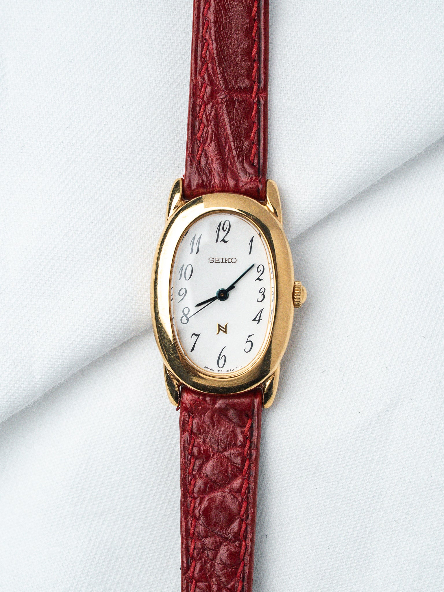 Orologio Seiko Baignoire placcato oro — quadrante rosso bianco con cifre Breguet (2005) 