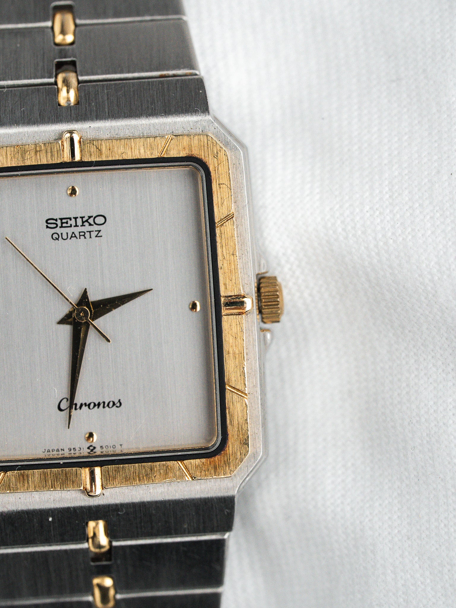 Seiko Chronos vintage quartz watch with silver dial and gold accents