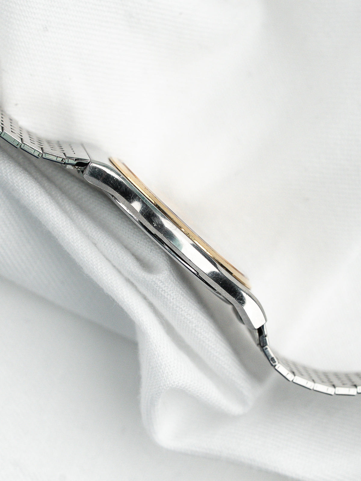 Fondello in acciaio inciso - Vintage Seiko Dolce 8N40-6090 Watch - Atelier Victor
