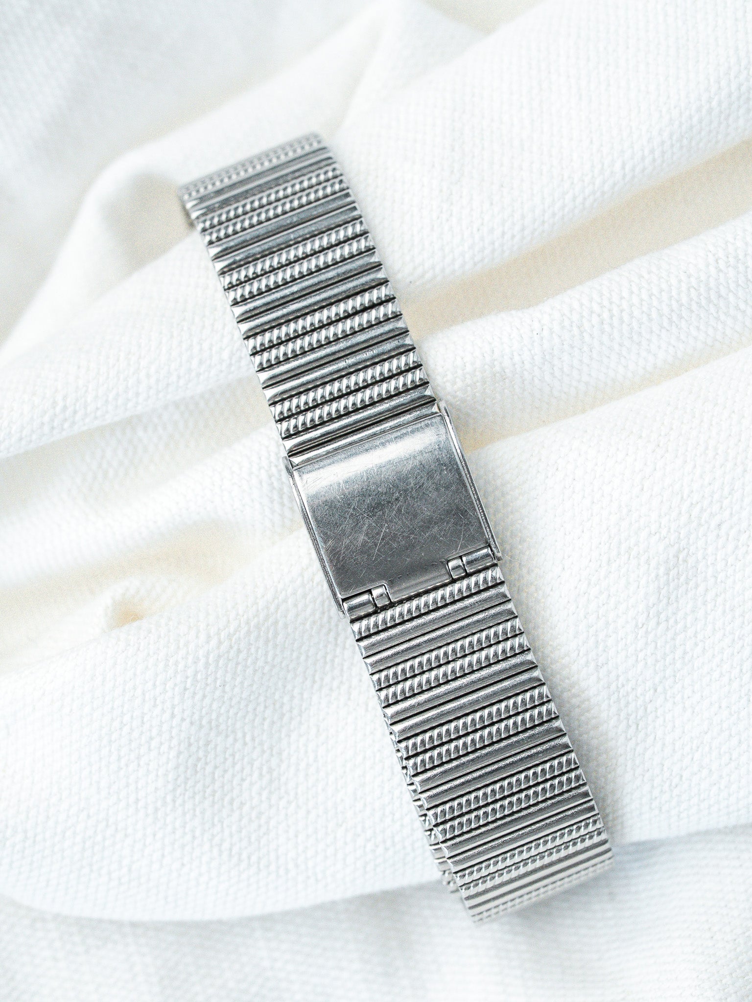 Montre Seiko Galaxy Vintage V701-6K90 — Cadran Guilloché Noir 