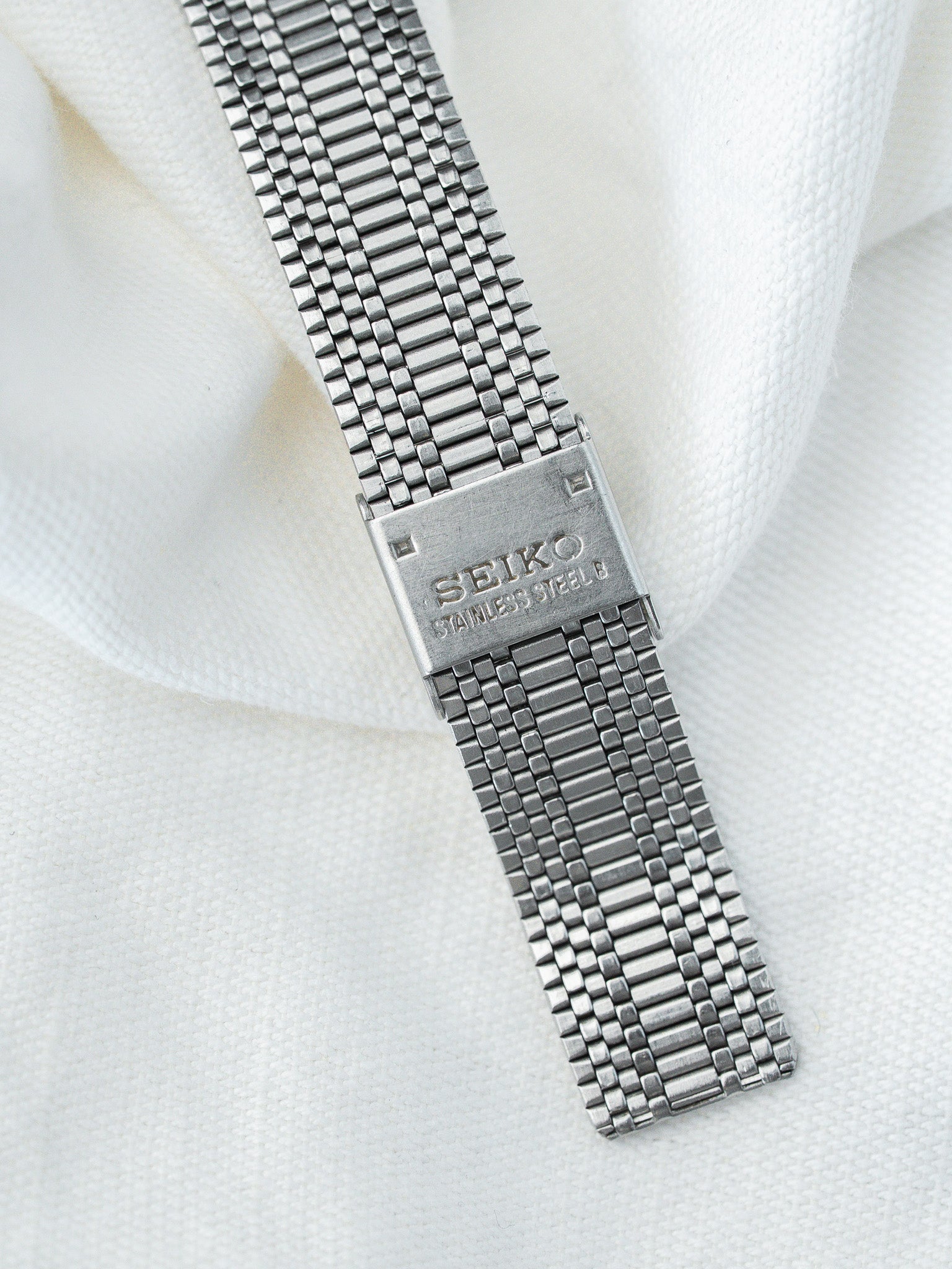 Montre Seiko Galaxy Vintage V701-6K90 — Cadran Guilloché Noir 