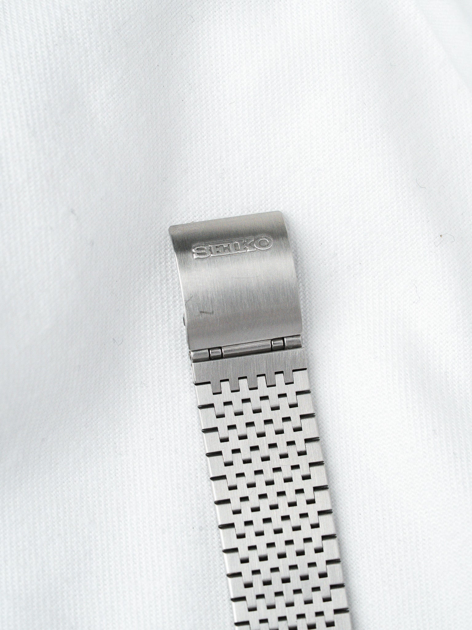 Seiko vintage watch bracelet in stainless steel with mesh design and clasp detail