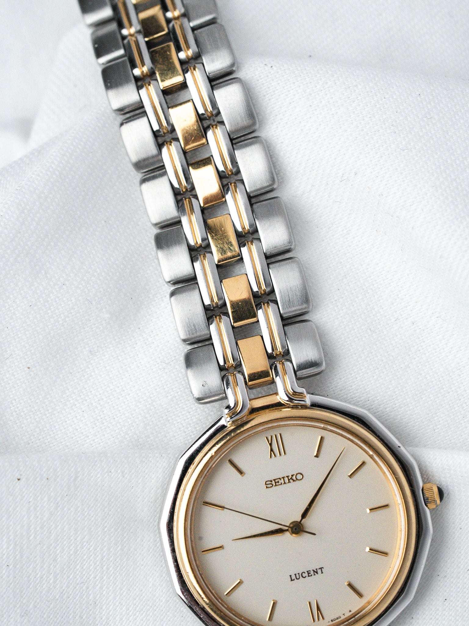 Montre Seiko Lucent Ronde — Acier Doré Cadran Blanc (1990s)