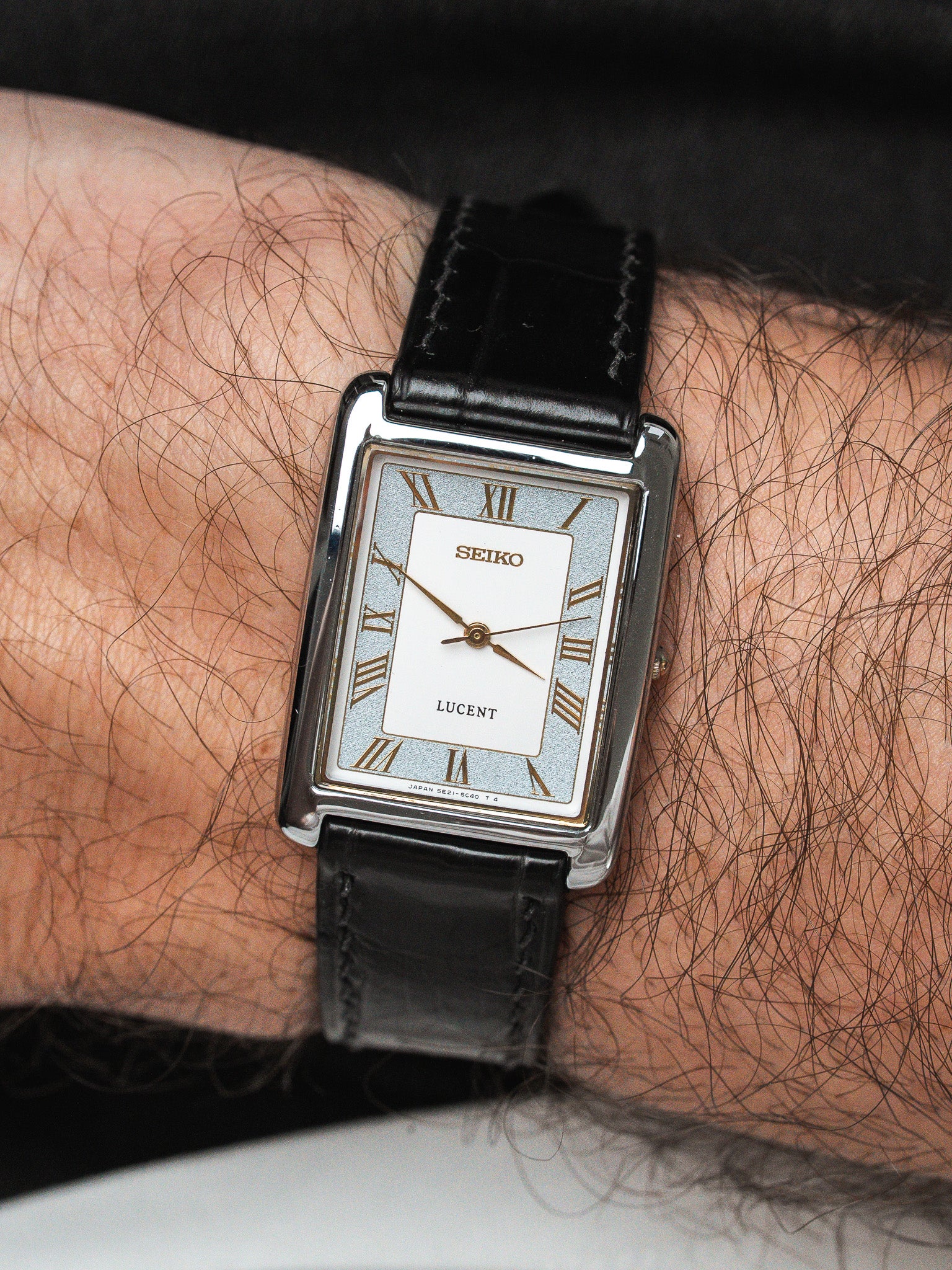 Reloj Seiko Lucent Tank — Esfera blanca con números romanos (1994) 