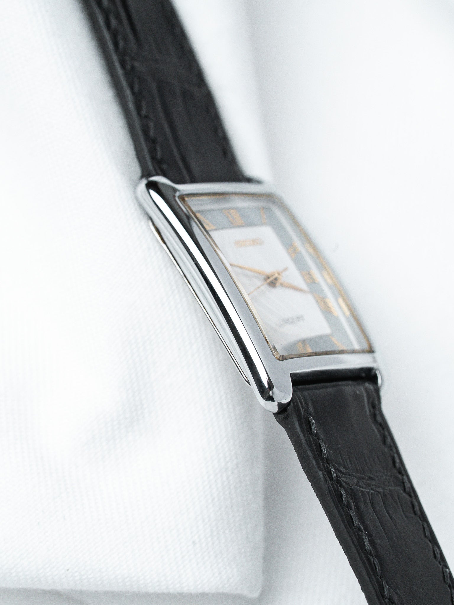 Vintage Seiko Lucent Tank Watch — White Dial Roman Numerals (1994