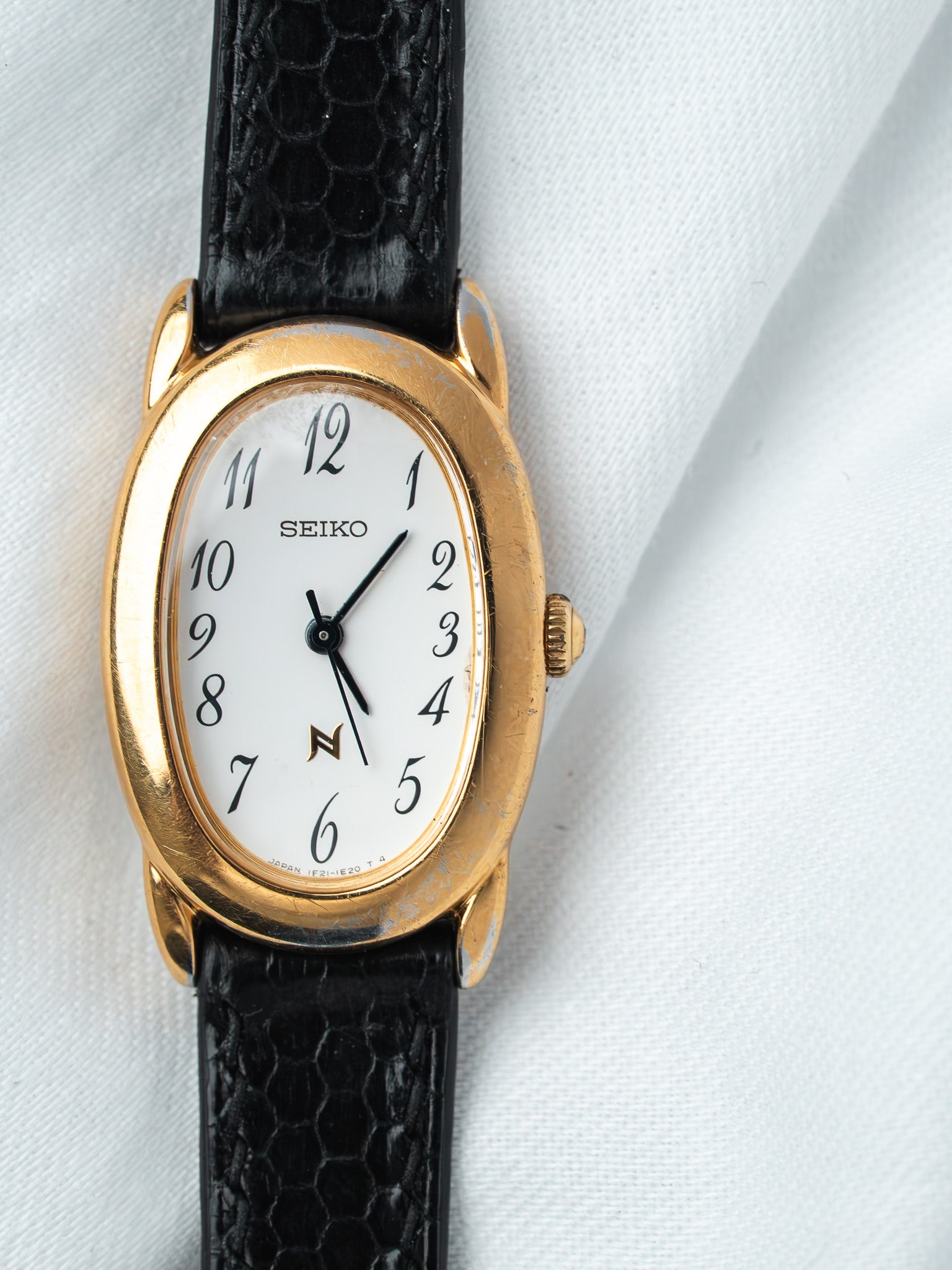 SEIKO セイコー ノイエ　1F21-5B70 ヴィンテージ　レディース Seiko Noie 1F21-5B70 Baignoire Gold-Plated | Atelier Victor