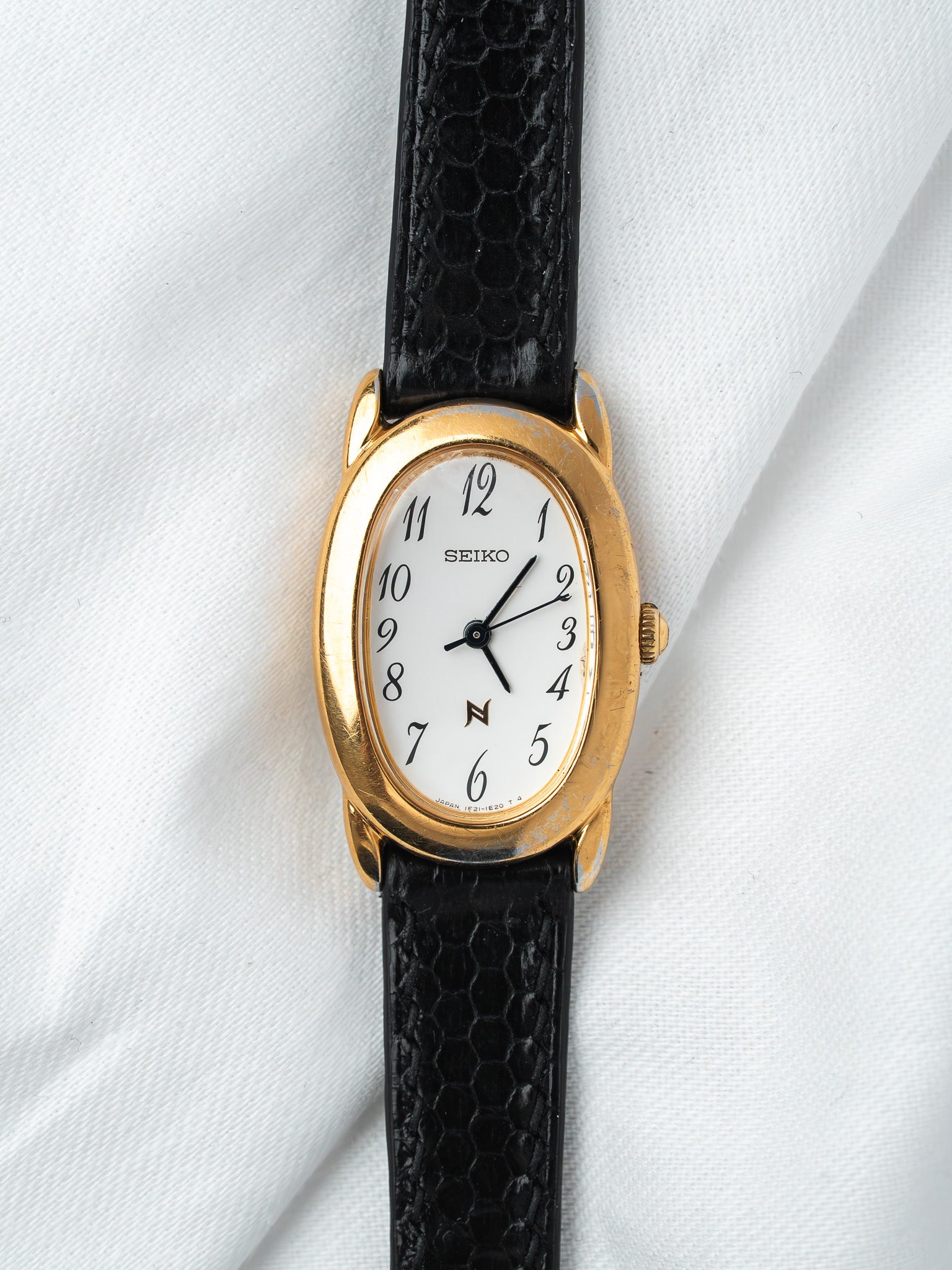 Seiko Noie 1F21-5B70 Baignoire Gold-Plated | Atelier Victor