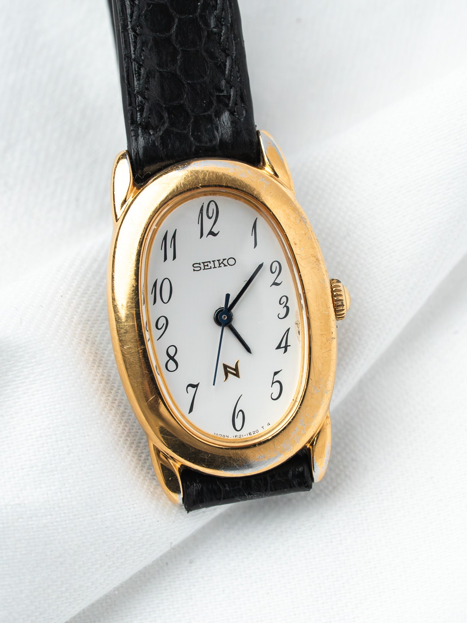 Seiko Noie 1F21-5B70 Baignoire Gold-Plated | Atelier Victor