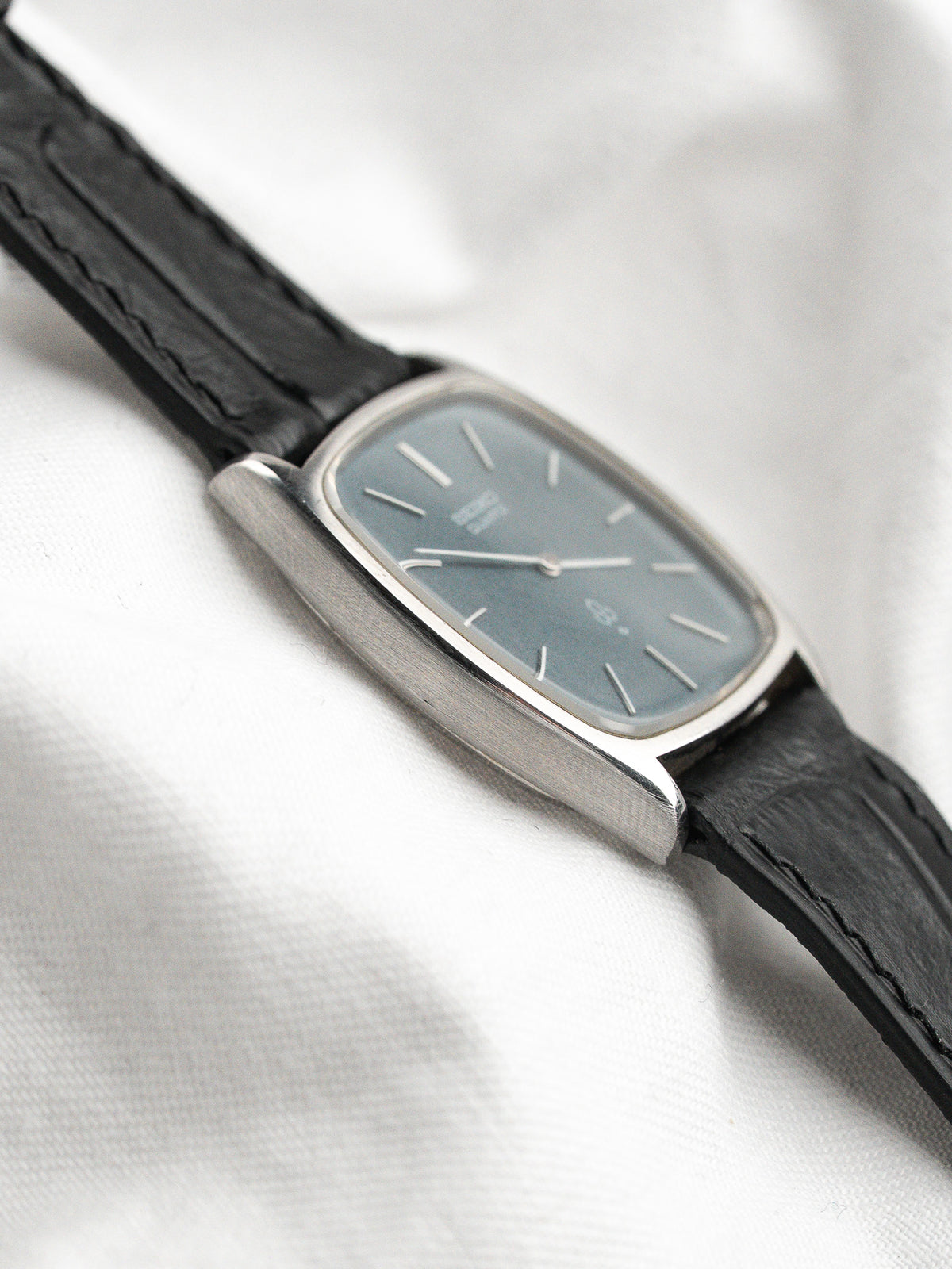 Fondello in acciaio inciso - Orologio Seiko Quartz 4130-5130 Vintage - Atelier Victor