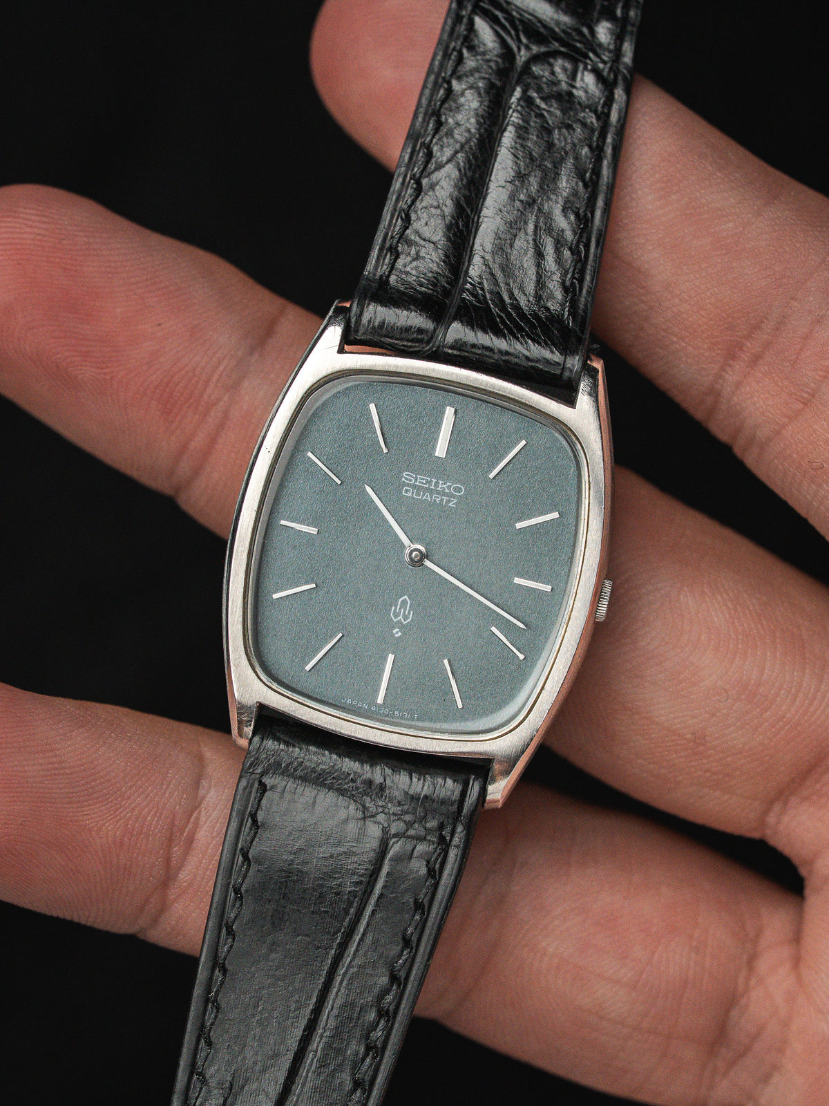 Cinturino in pelle nera effetto coccodrillo - Orologio Seiko Quartz 4130-5130 Vintage - Atelier Victor