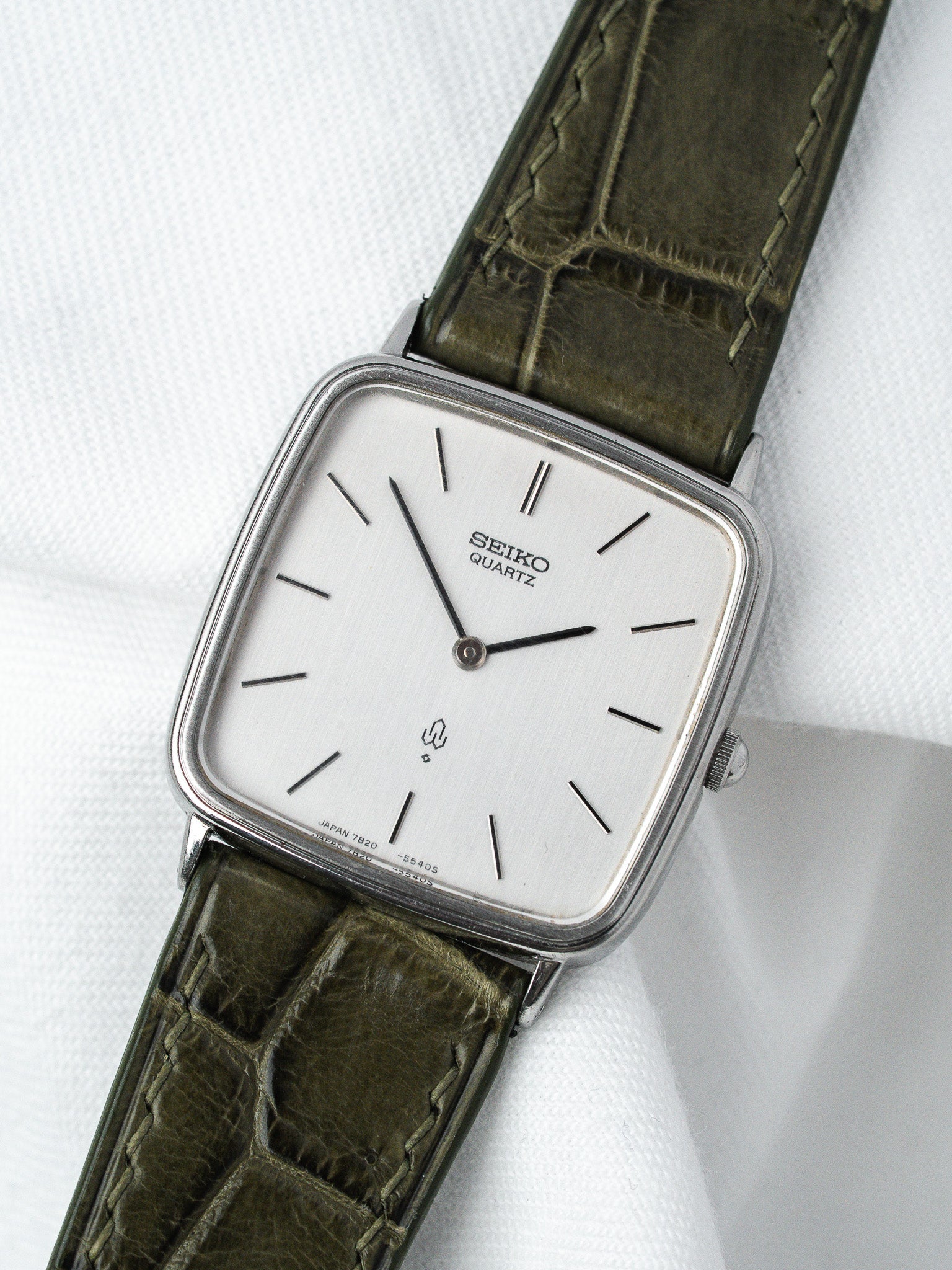 Seiko Quartz vintage watch with silver dial and olive green alligator strap