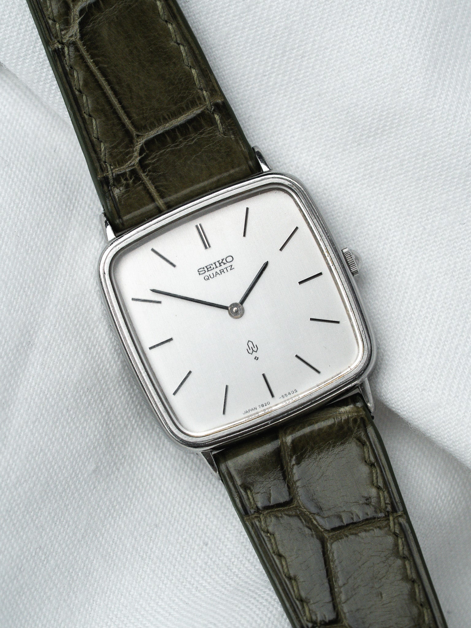 Seiko Quartz vintage watch with white dial, olive crocodile strap, square case